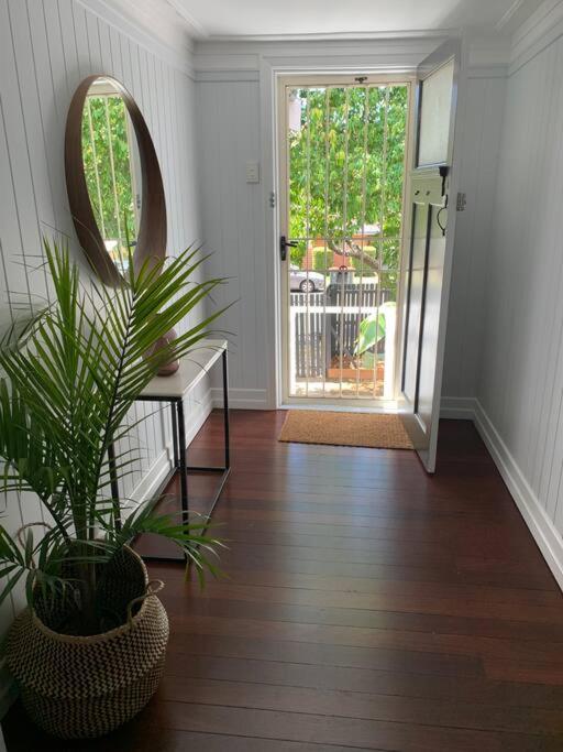 Charming 1920's 4Br freestanding Plantation Qldr.