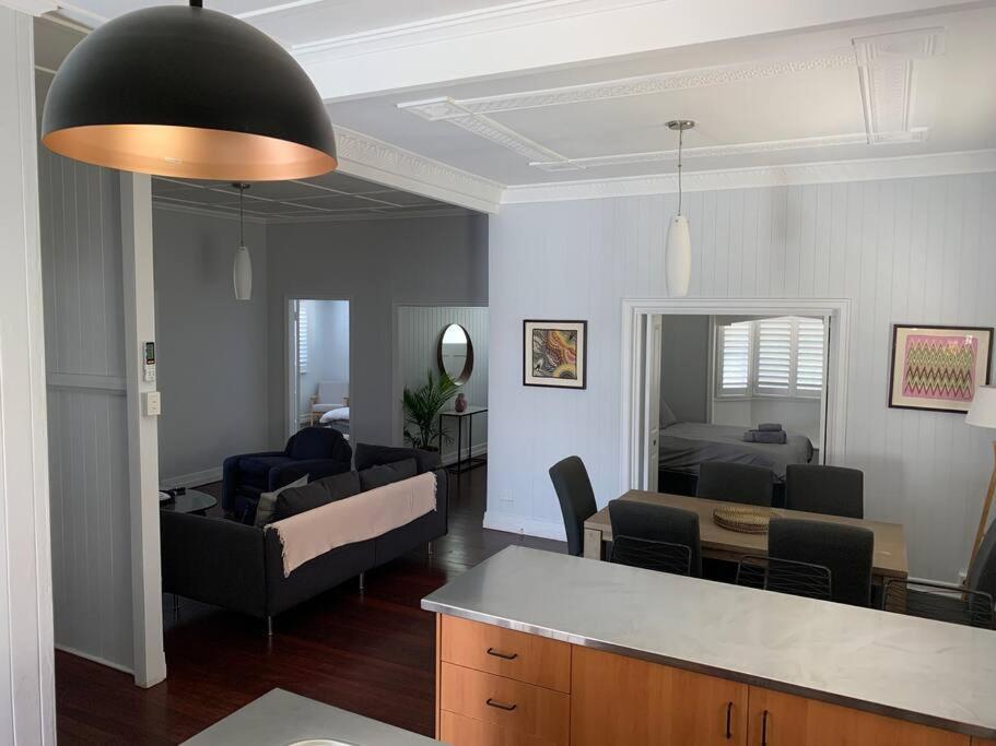Charming 1920's 4Br freestanding Plantation Qldr.