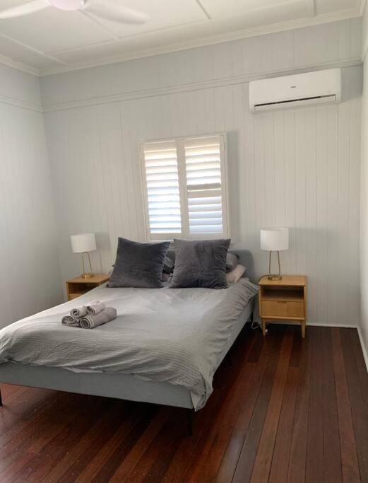 Charming 1920's 4Br freestanding Plantation Qldr.