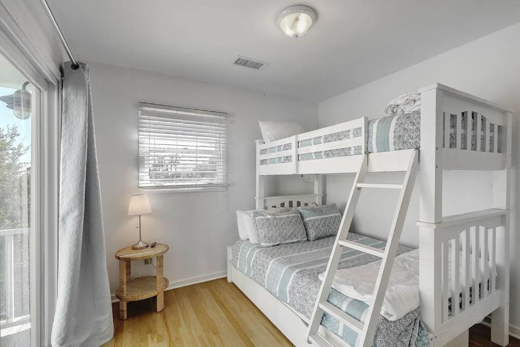 Pelican Bay 13 - Cozy Beachside Retreat! - Beach Access! view 5