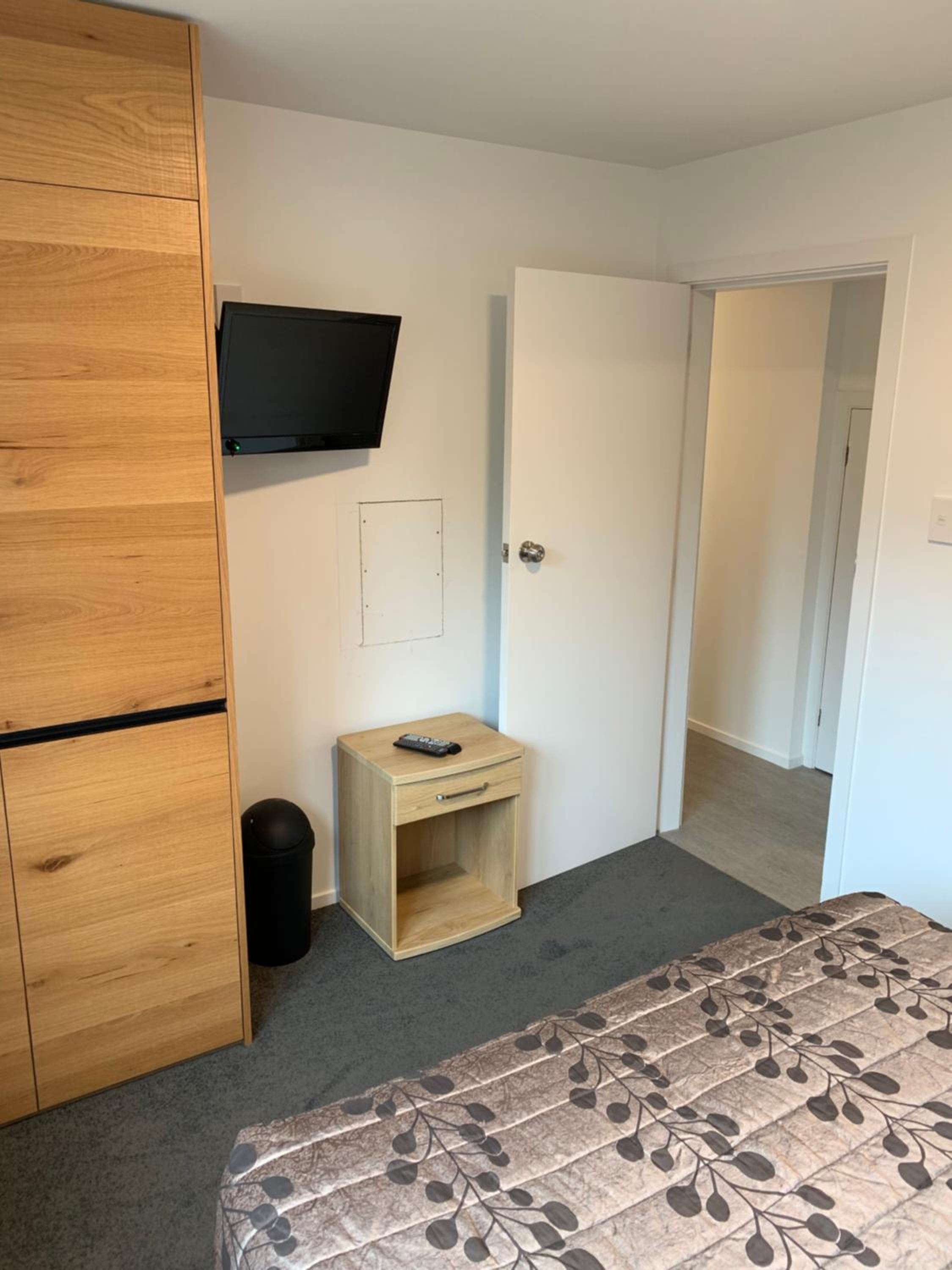 Comfortable 2 Bedroom Unit- Very Close to Town! view 5