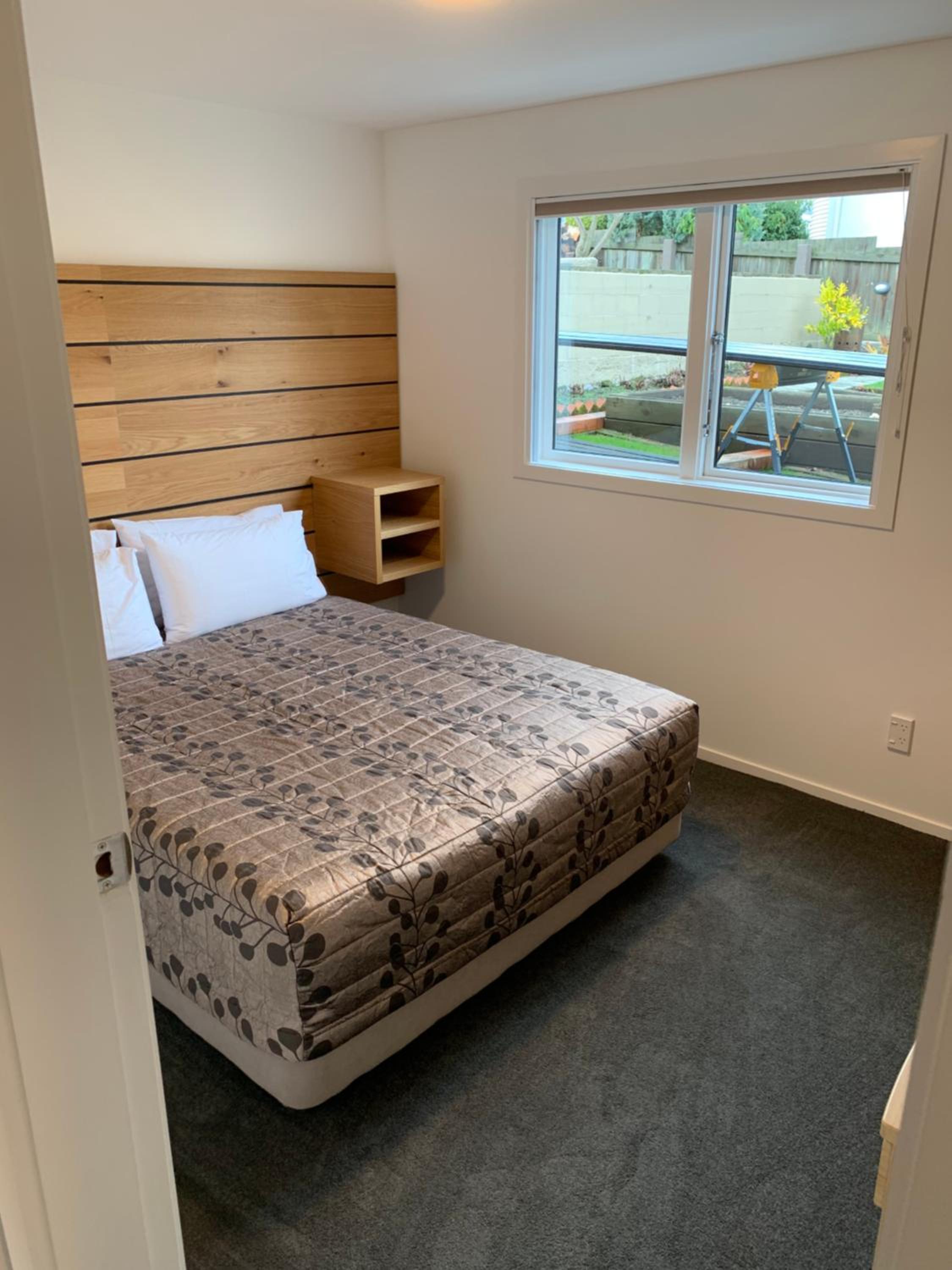 Comfortable 2 Bedroom Unit- Very Close to Town! view 4