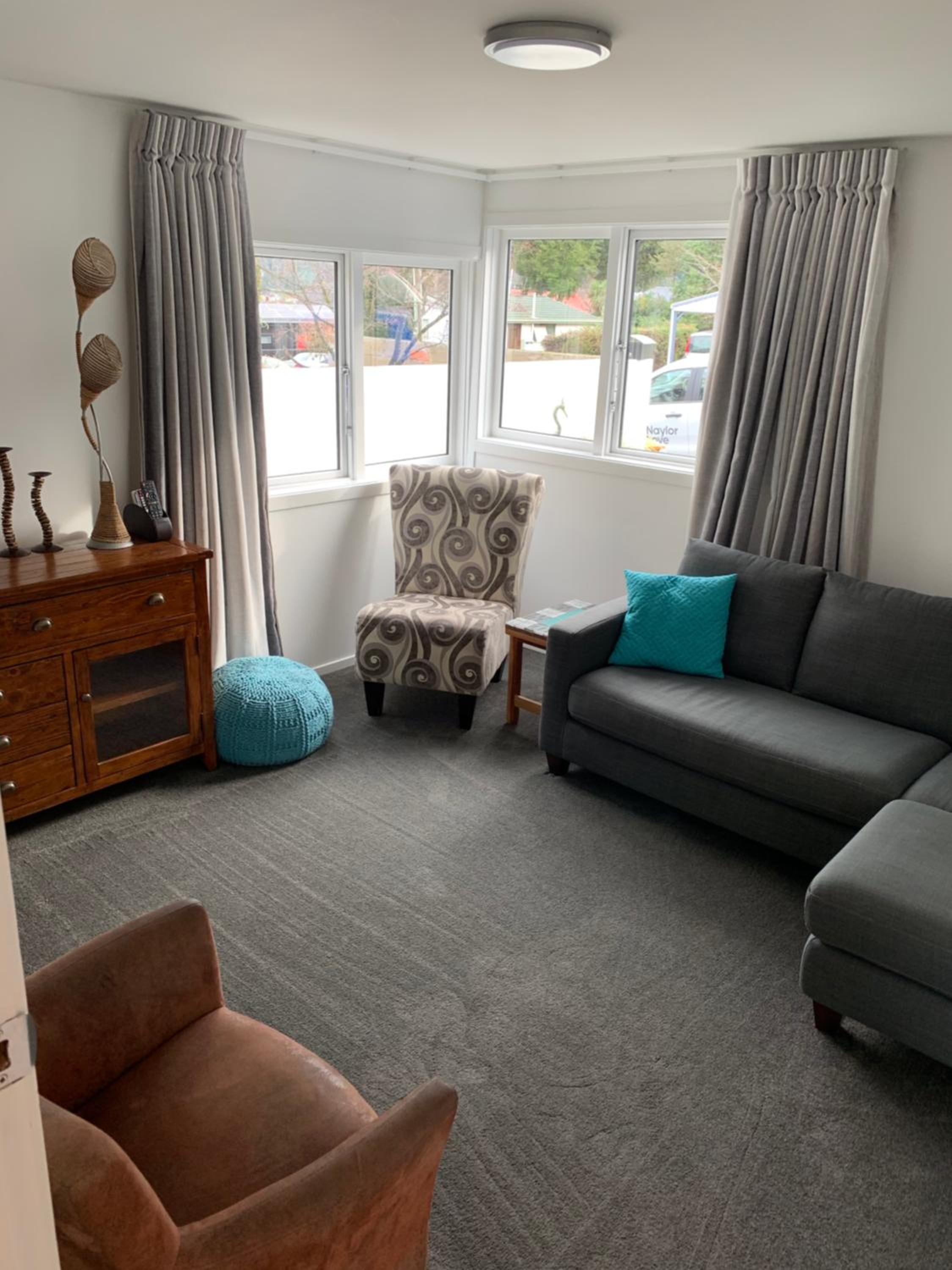 Comfortable 2 Bedroom Unit- Very Close to Town! view 3