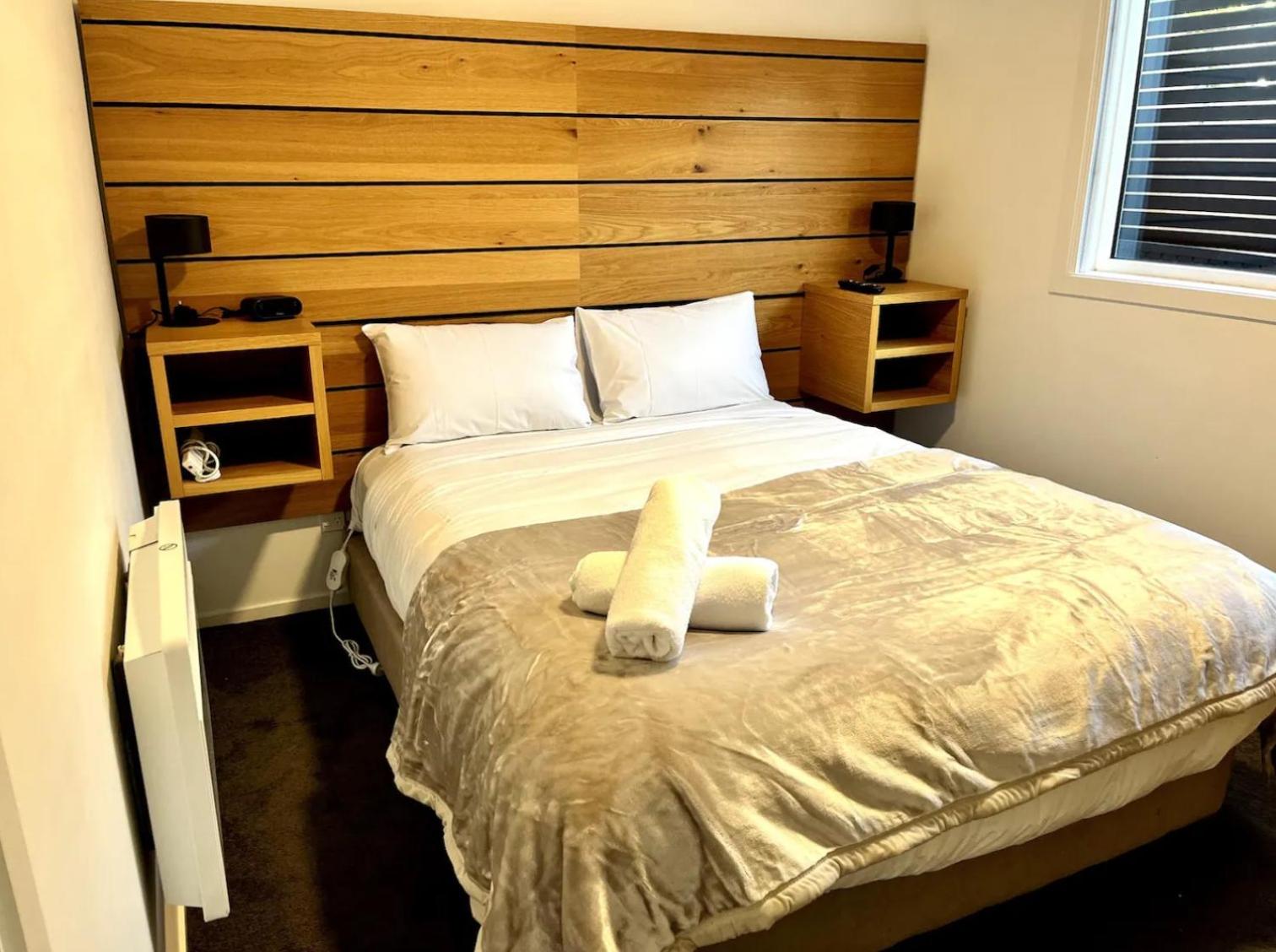 Comfortable 2 Bedroom Unit- Very Close to Town! view 2