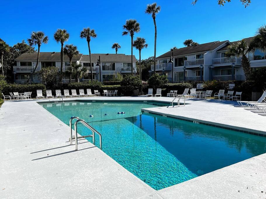 Lagoon Villa 9 - Superb Villa by Pool! Short Walk to Beach view 4