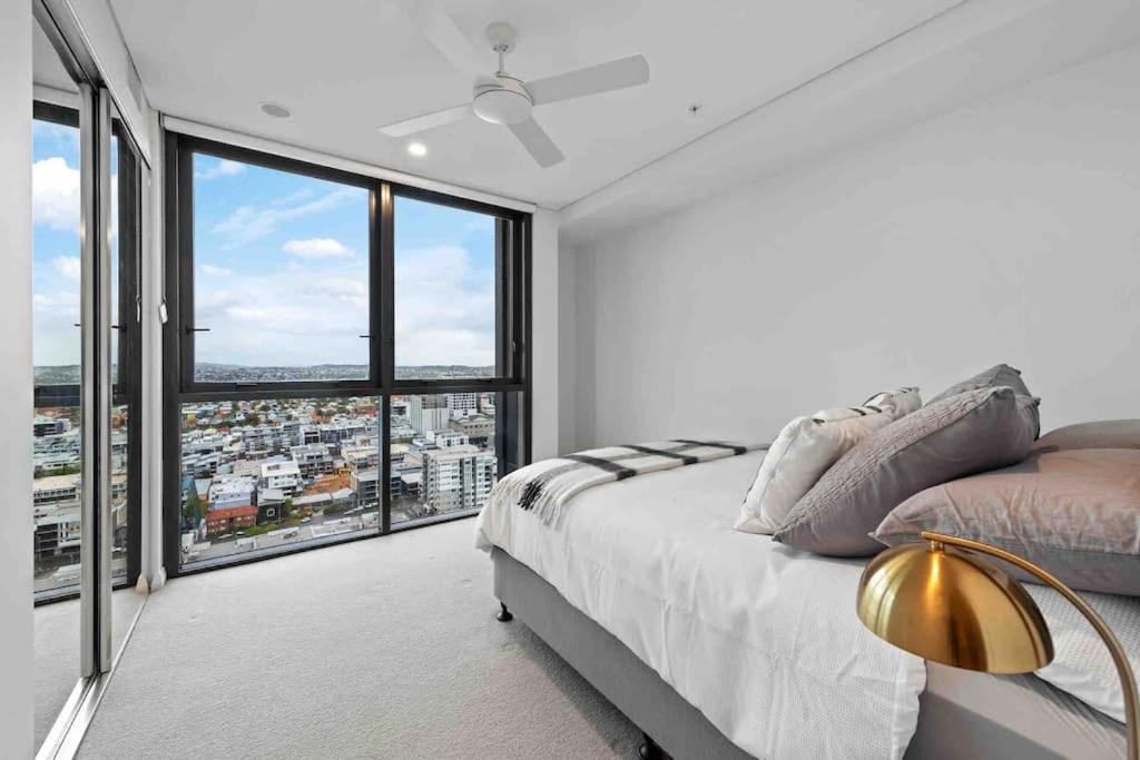 New 3 Bed Penthouse Resort style complex