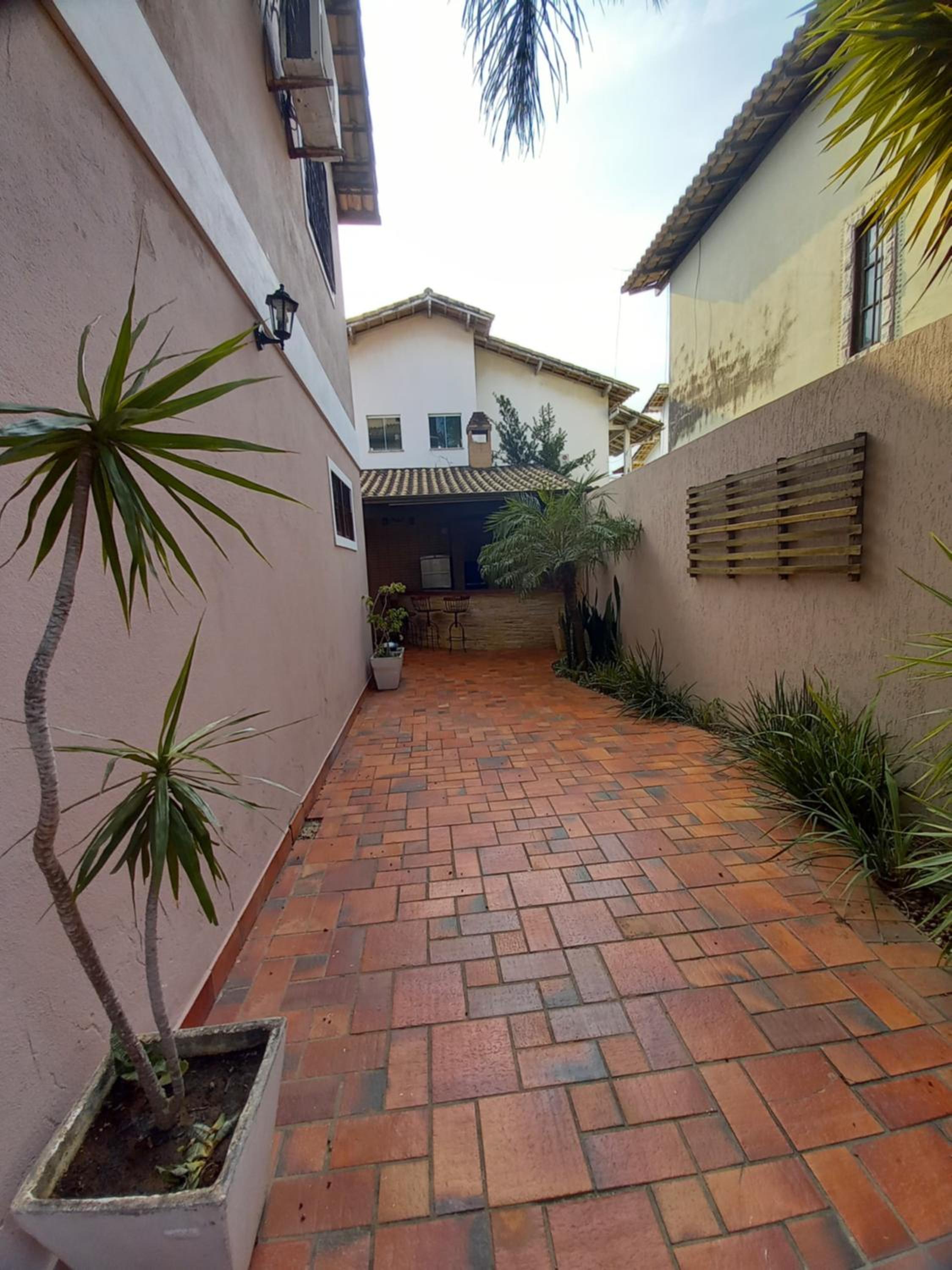 Linda Casa no Jardim Mariléa com Área Gourmet e Hidromassagem!