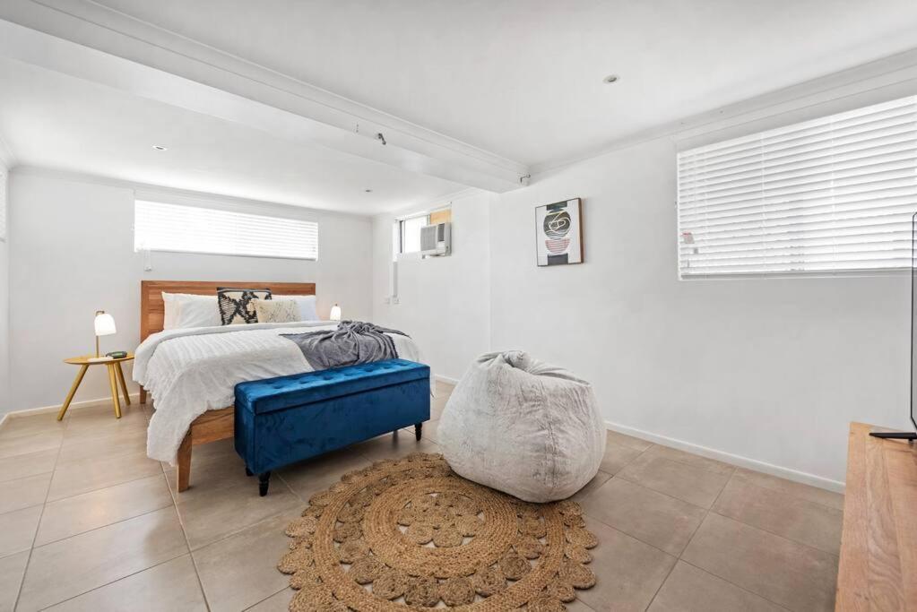 Charming 5BR Family Home w/Pool 10min from Airport