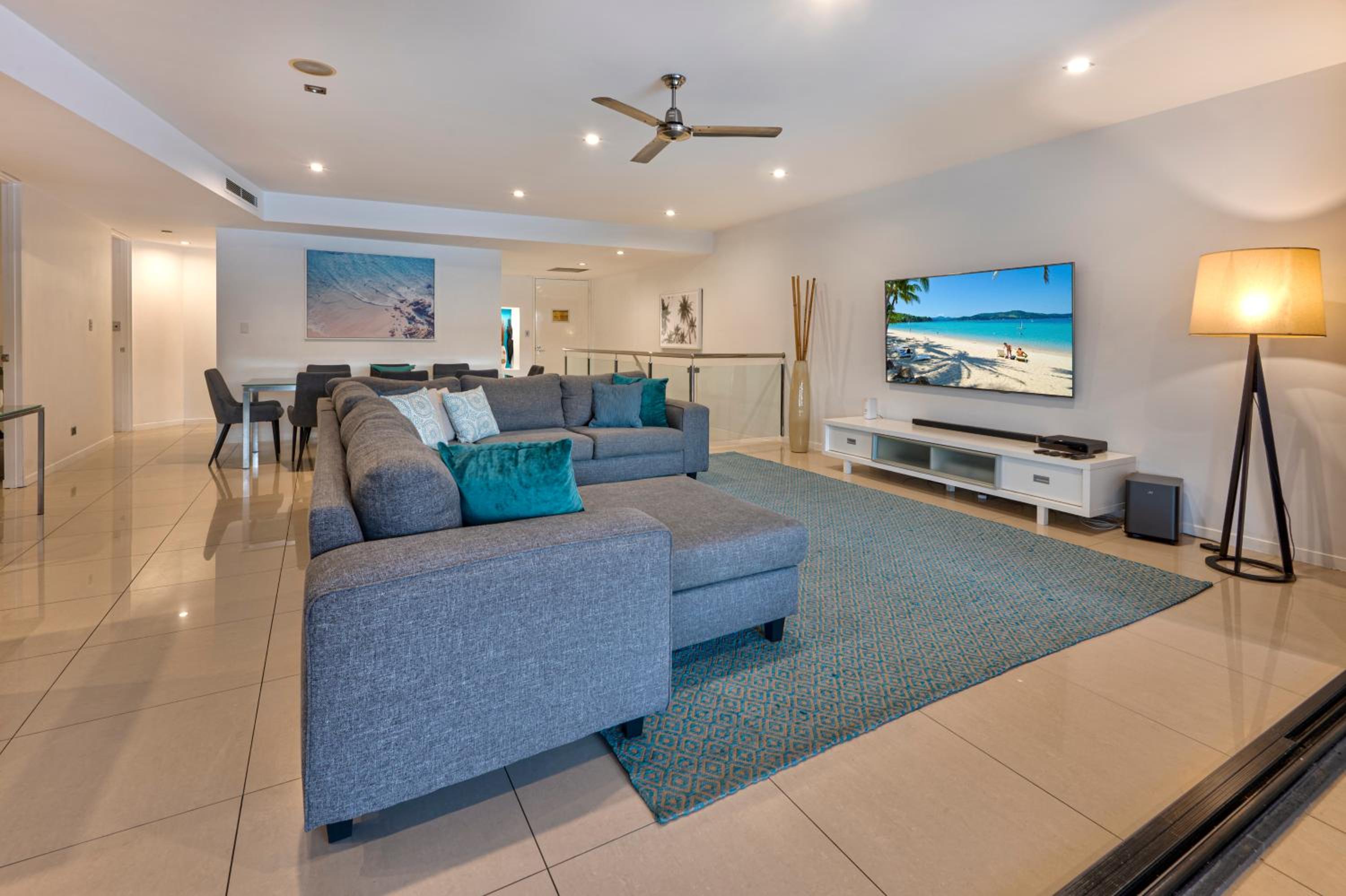 Edge 2 - Oceanfront Luxurious and Spacious 4 Bedroom Split Level Apartment with buggy and valet service