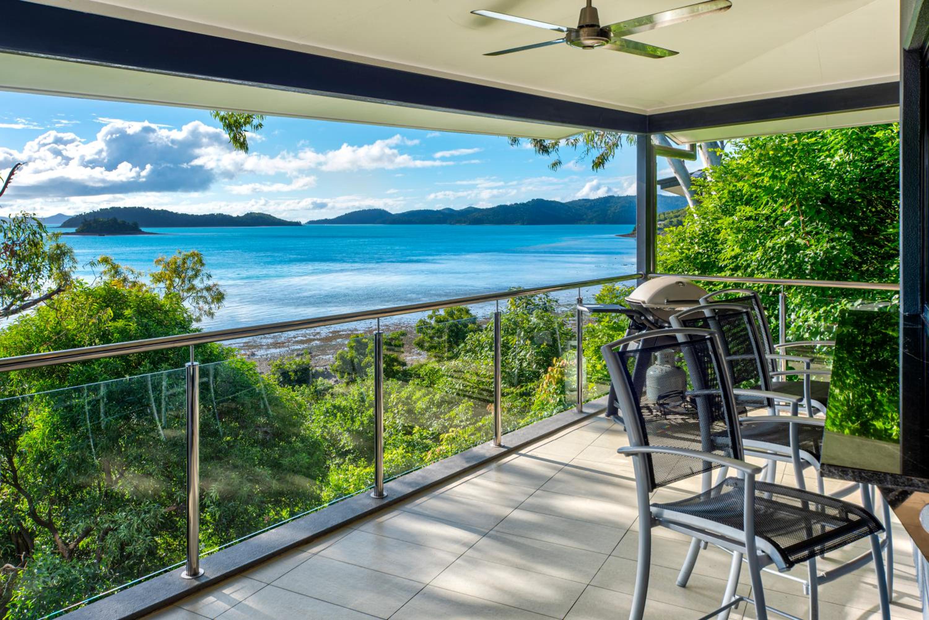 Edge 2 - Oceanfront Luxurious and Spacious 4 Bedroom Split Level Apartment with buggy and valet service