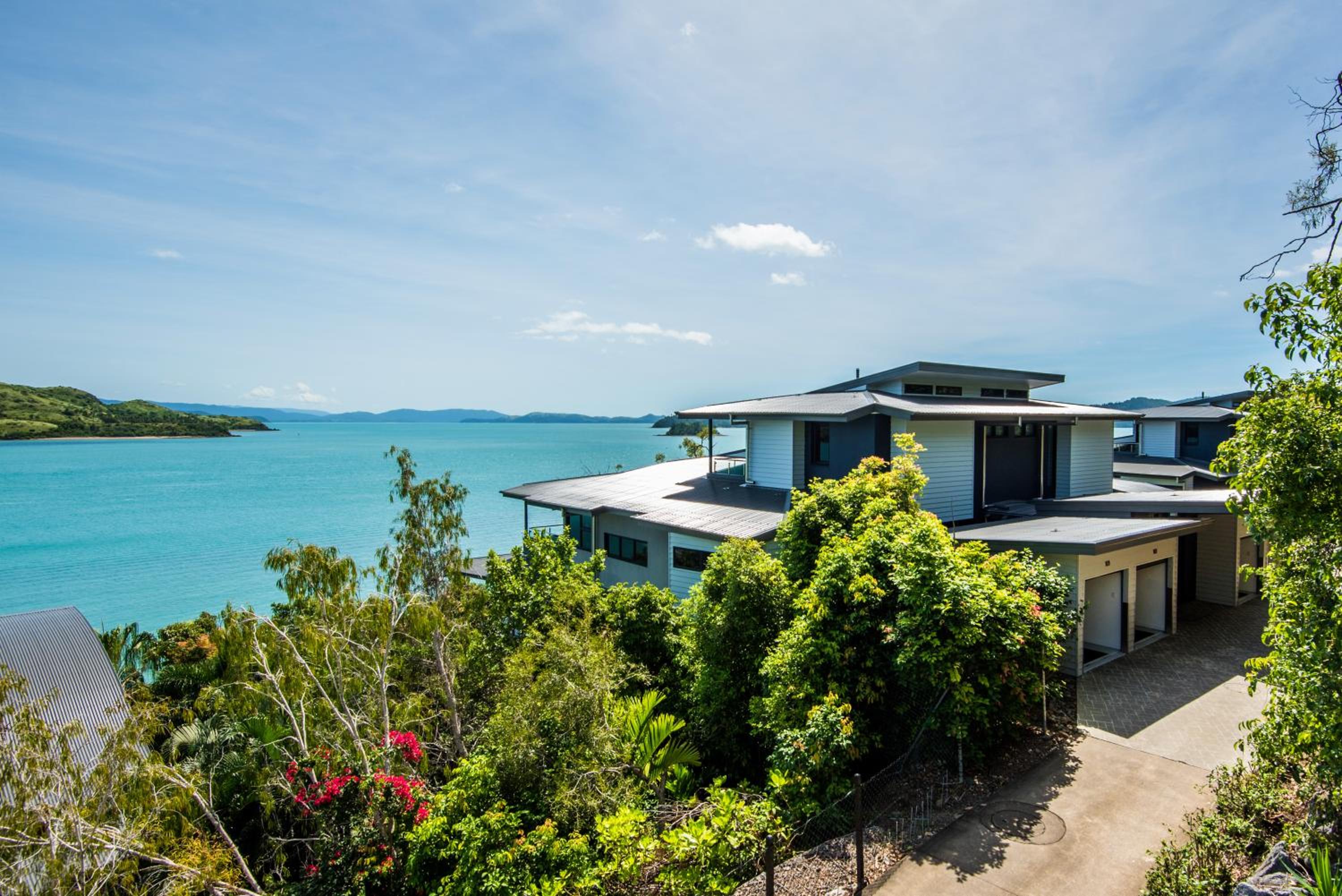 Hotel Edge 2 - Oceanfront Luxurious and Spacious 4 Bedroom Split Level Apartment with buggy and valet service - Image 1