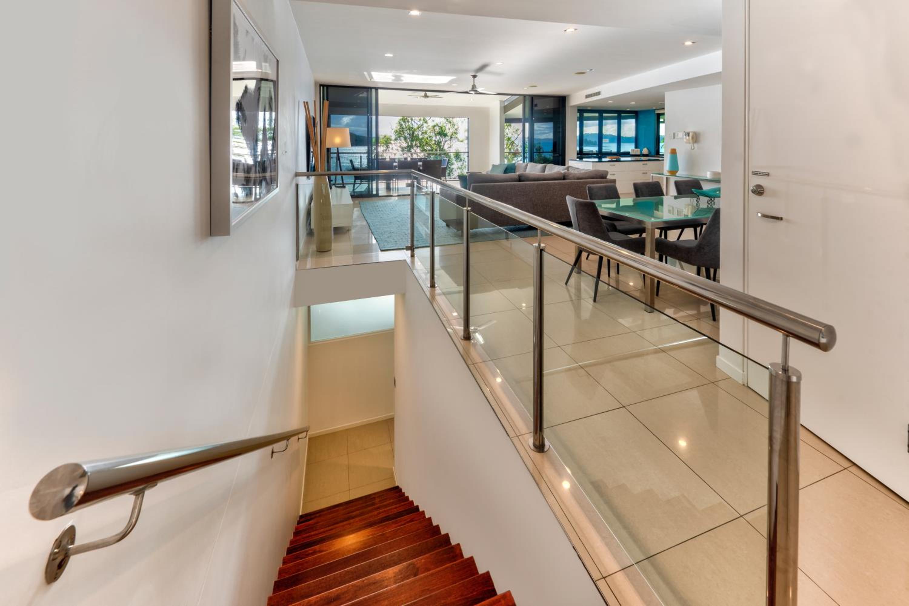 Edge 2 - Oceanfront Luxurious and Spacious 4 Bedroom Split Level Apartment with buggy and valet service
