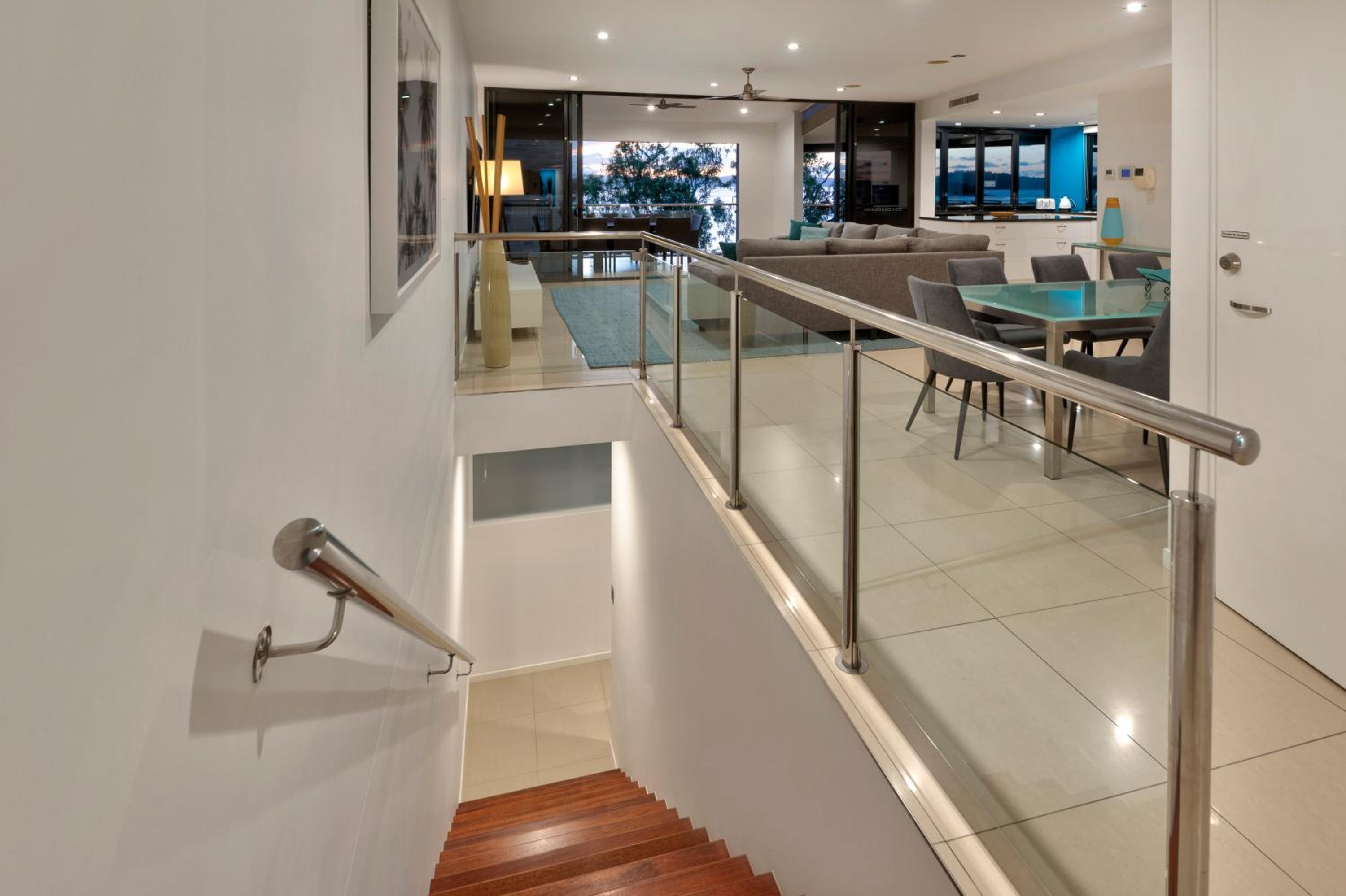Edge 2 - Oceanfront Luxurious and Spacious 4 Bedroom Split Level Apartment with buggy and valet service