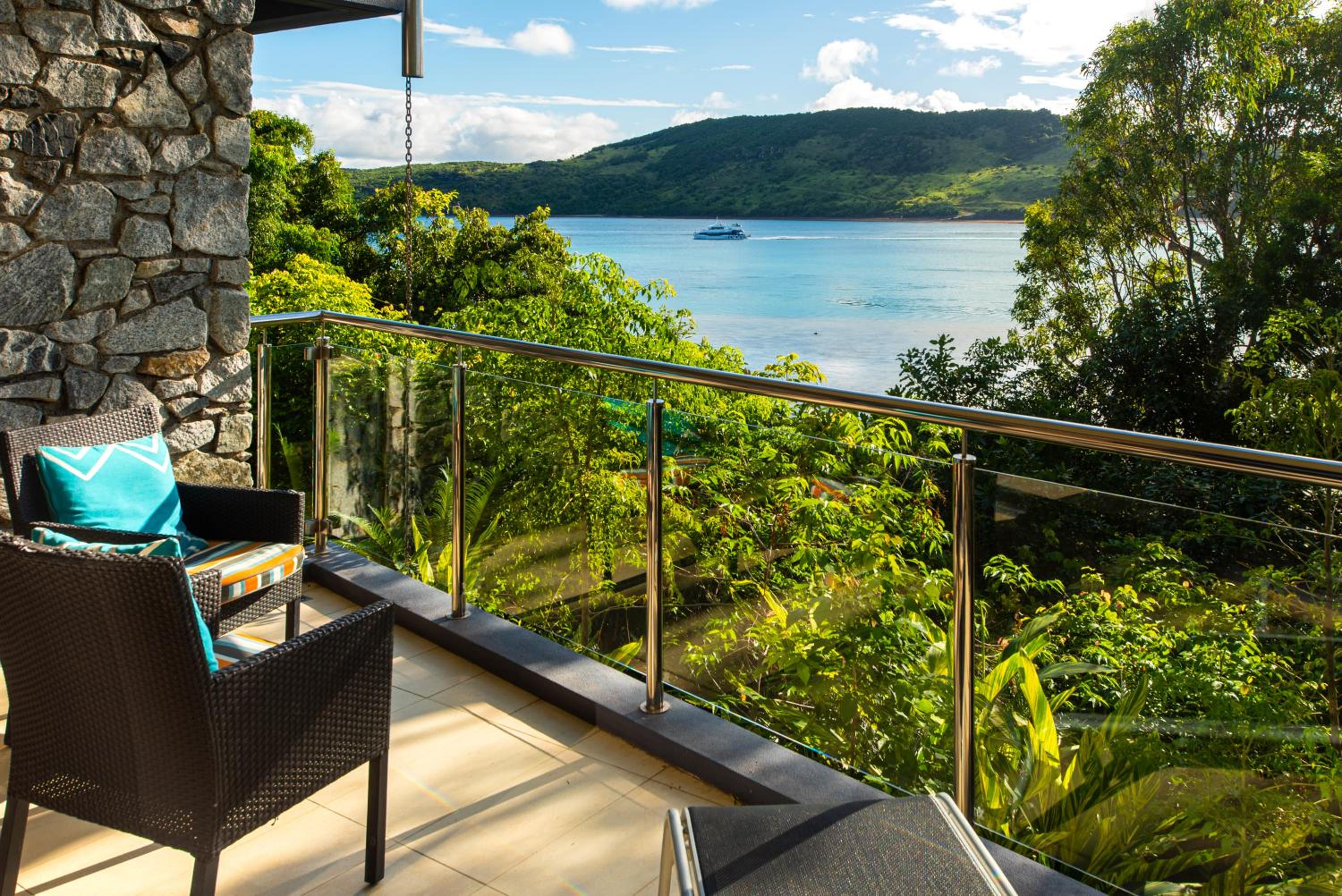 Edge 2 - Oceanfront Luxurious and Spacious 4 Bedroom Split Level Apartment with buggy and valet service