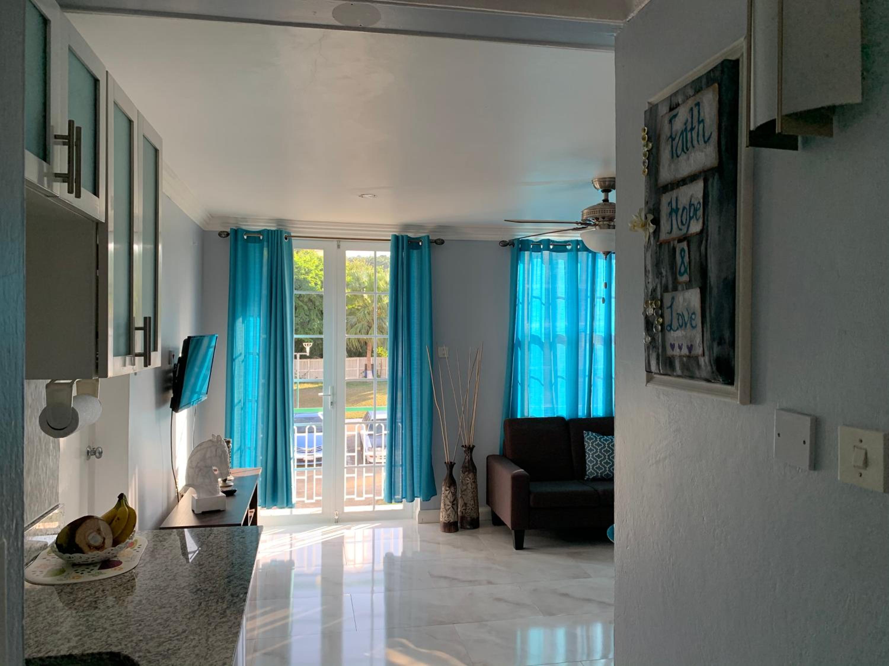 Calla Lily Apartment