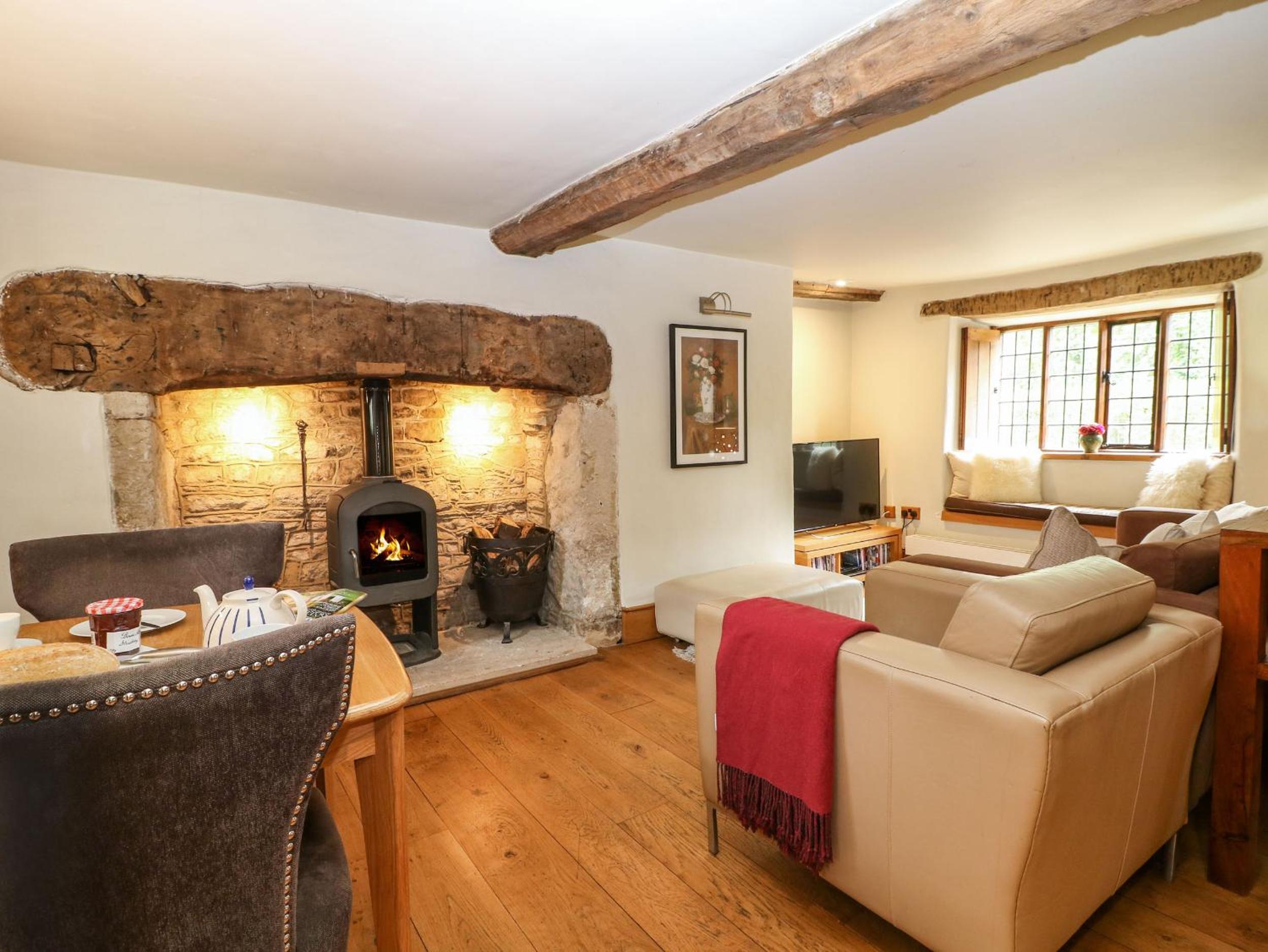 Castle Combe Cottage view 4