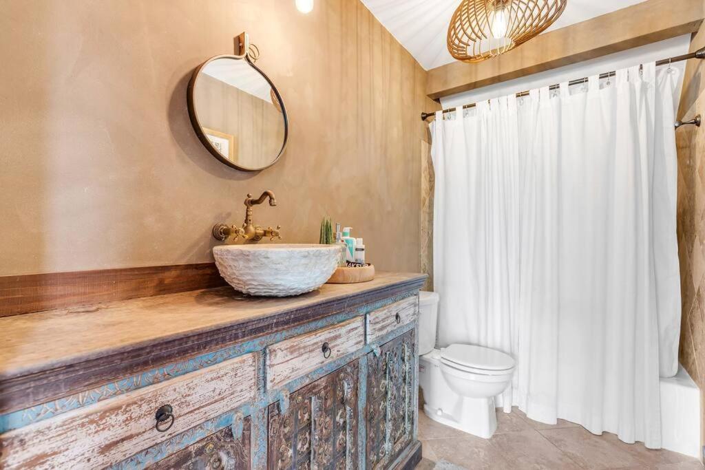 3b2b Hidden Oasis in the Hills-Close to Downtown view 5