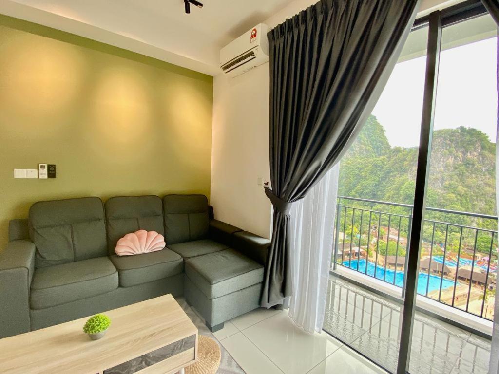 Hotspring Suite 1610 @ Sunway Onsen Neighbour of Lost World of Tambun with Theme Park View for 8 pax photo 6