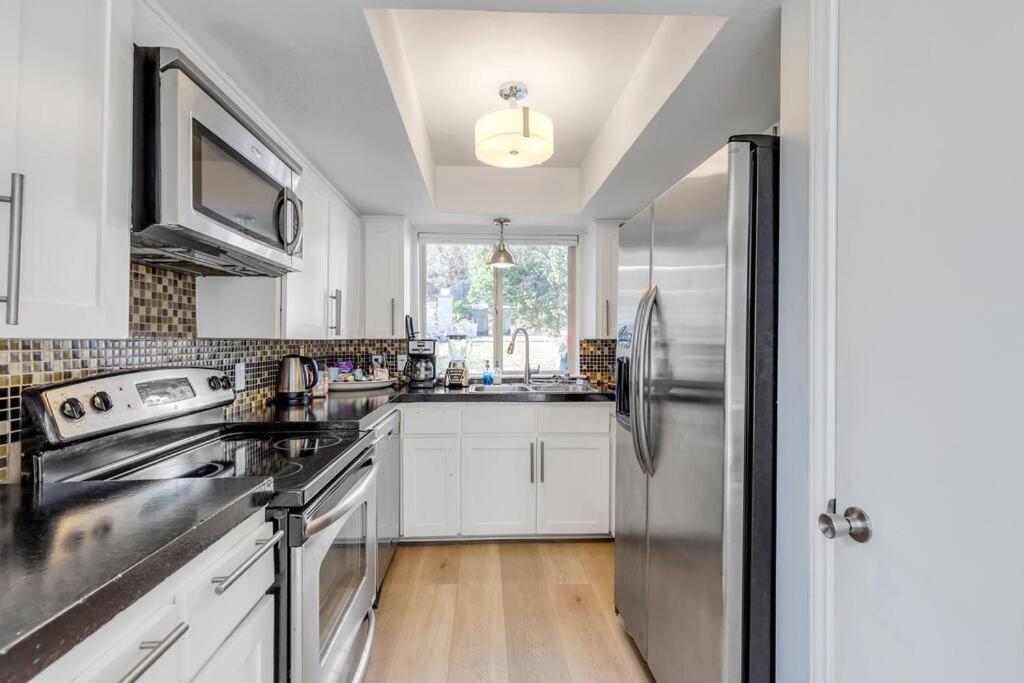 2b1b Hidden Oasis in the Hills- Close to Downtown view 4