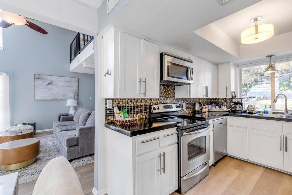 2b1b Hidden Oasis in the Hills- Close to Downtown view 5