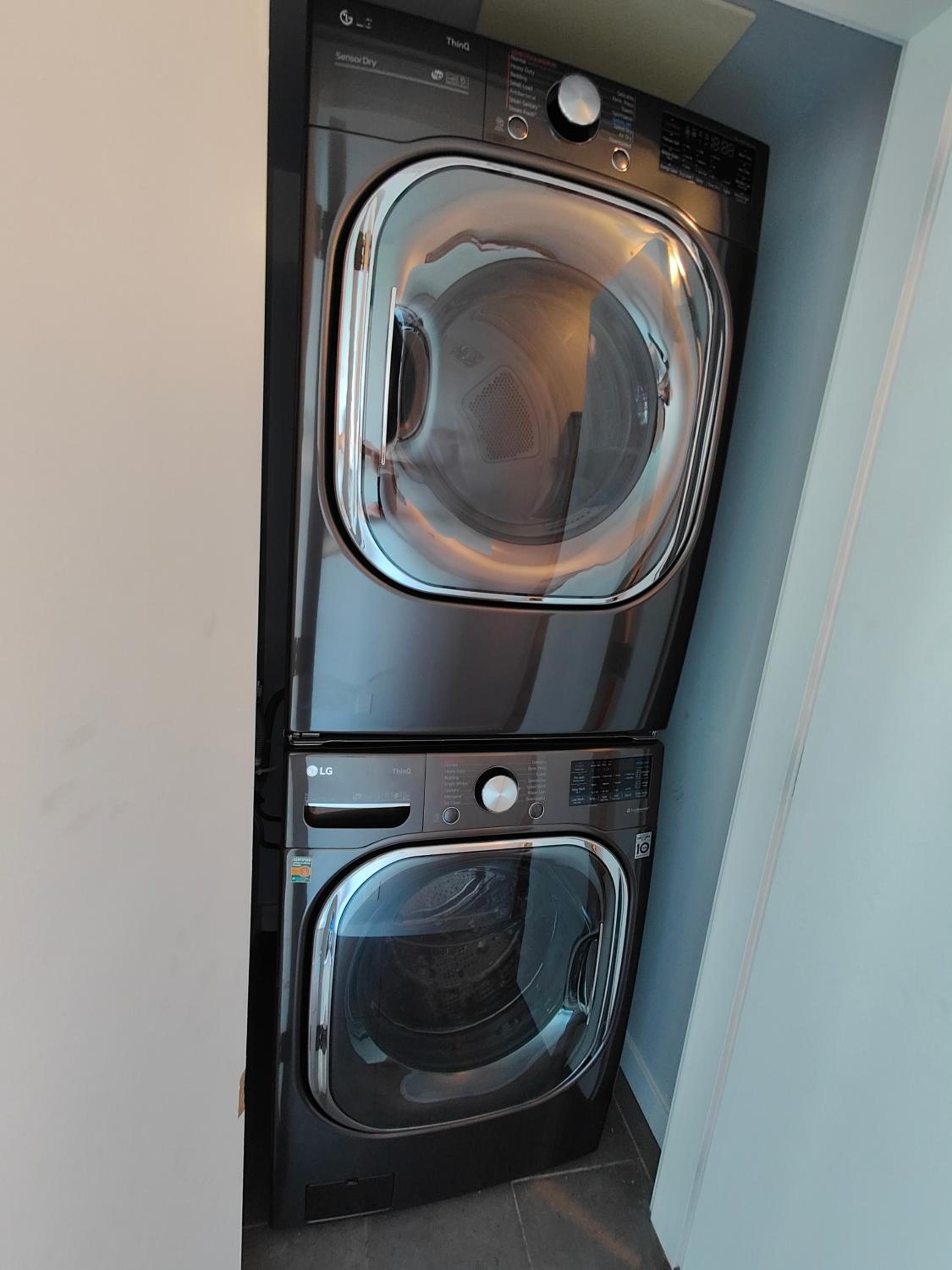 GardenView Modern Condo with Parking, Gym, Pool, AC