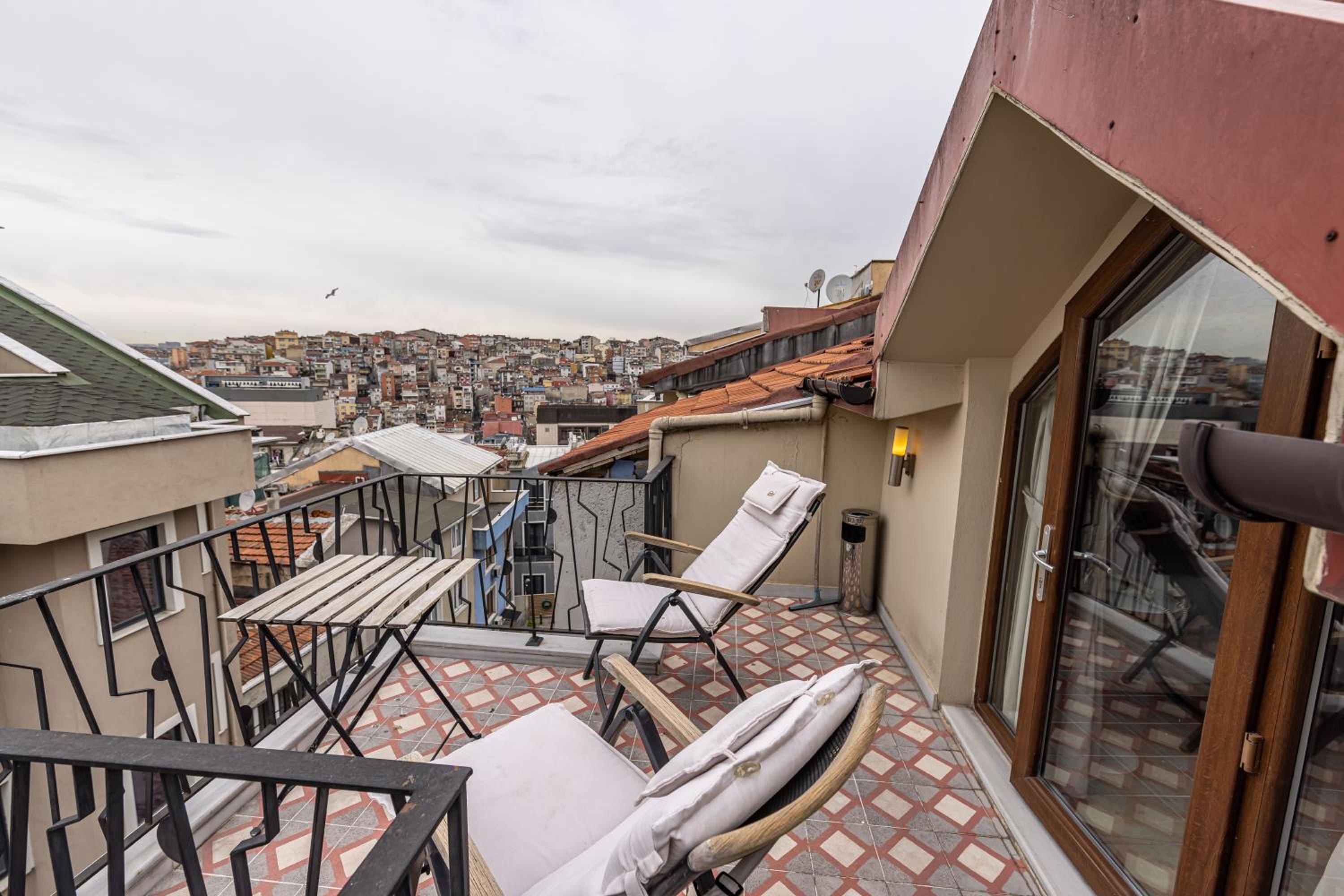 Calanthe Residence - Image 11