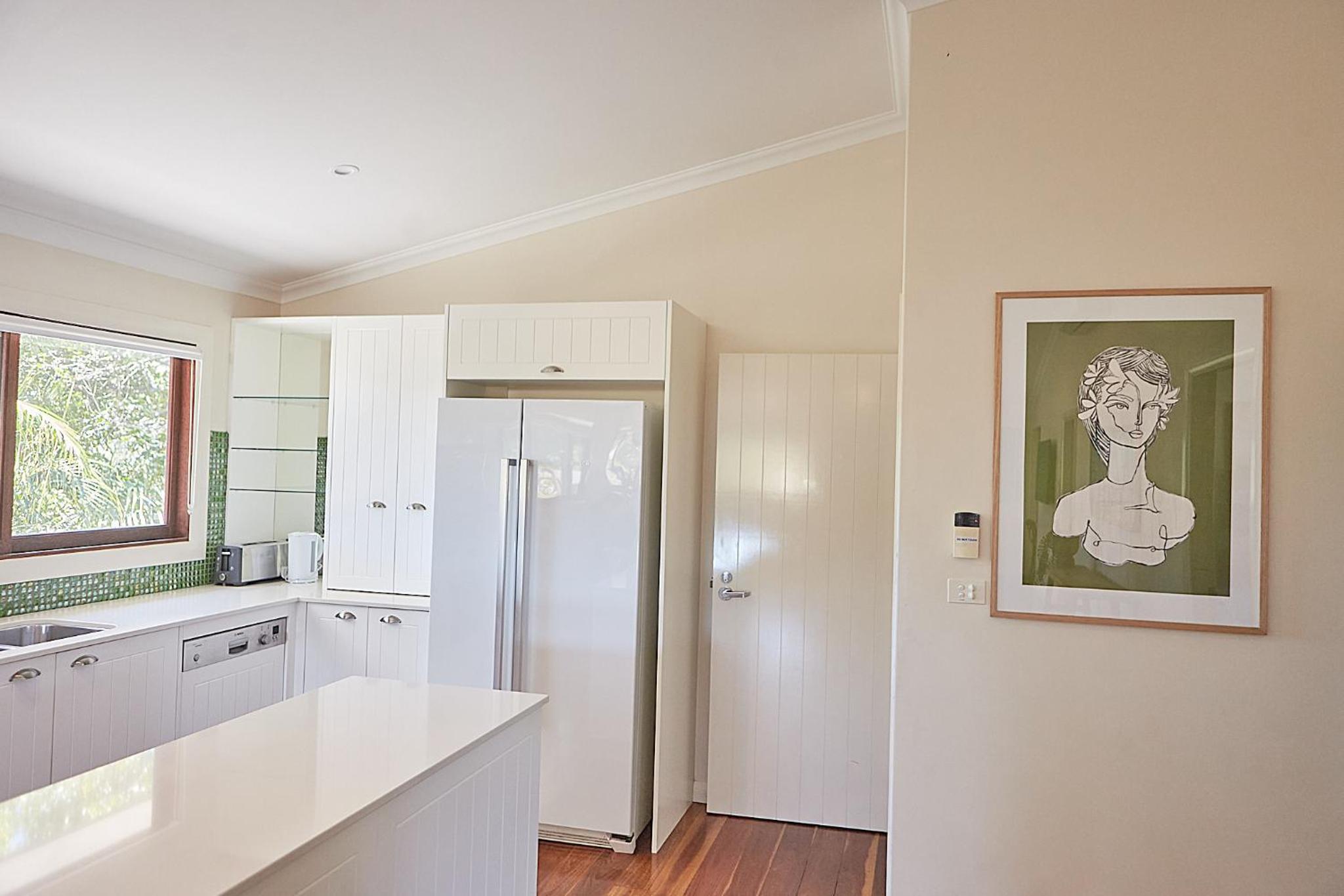 Away Guesthouse- Away on Shirley Lane