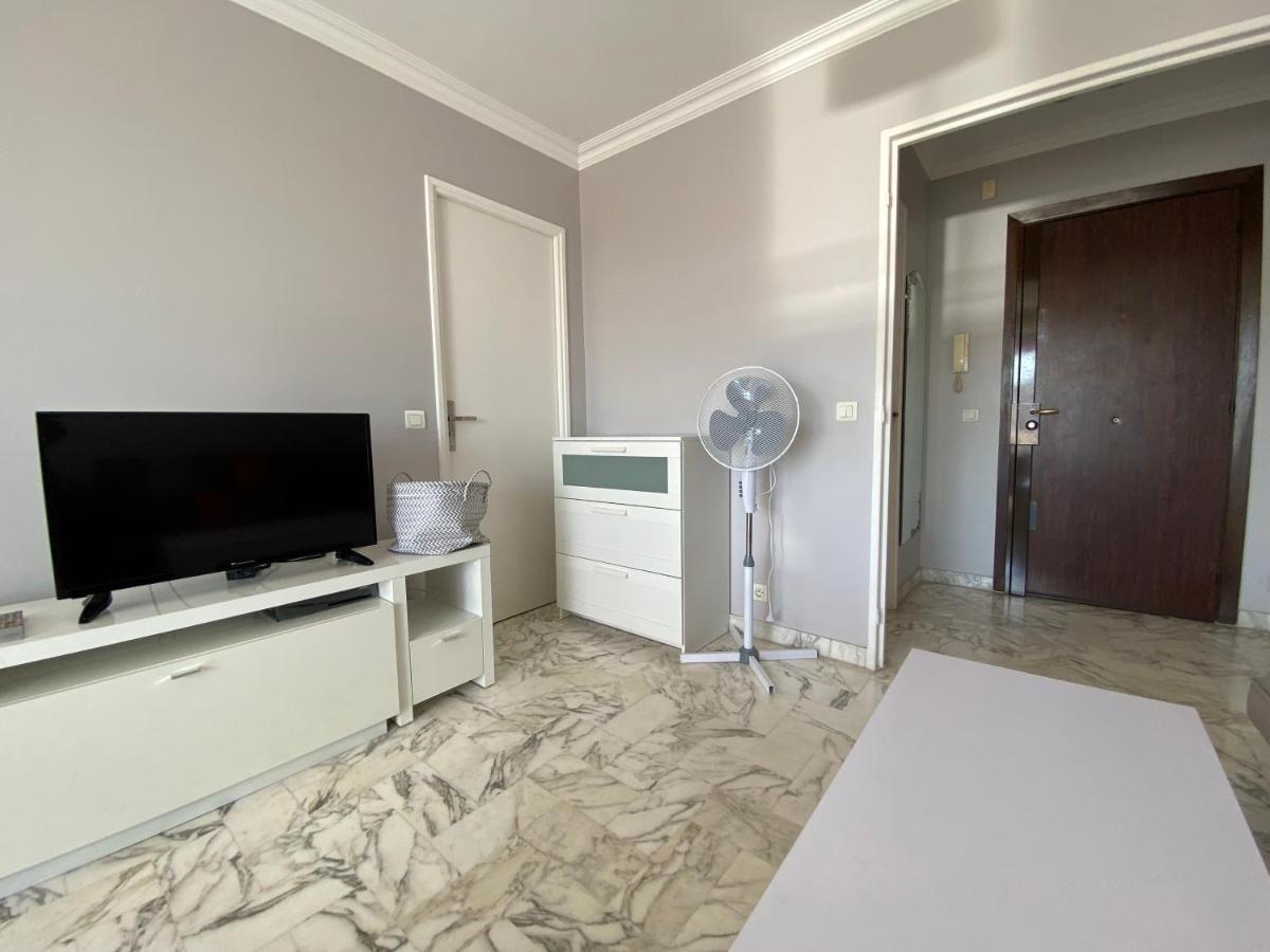 Modern Beach Studio Niçoise view 4