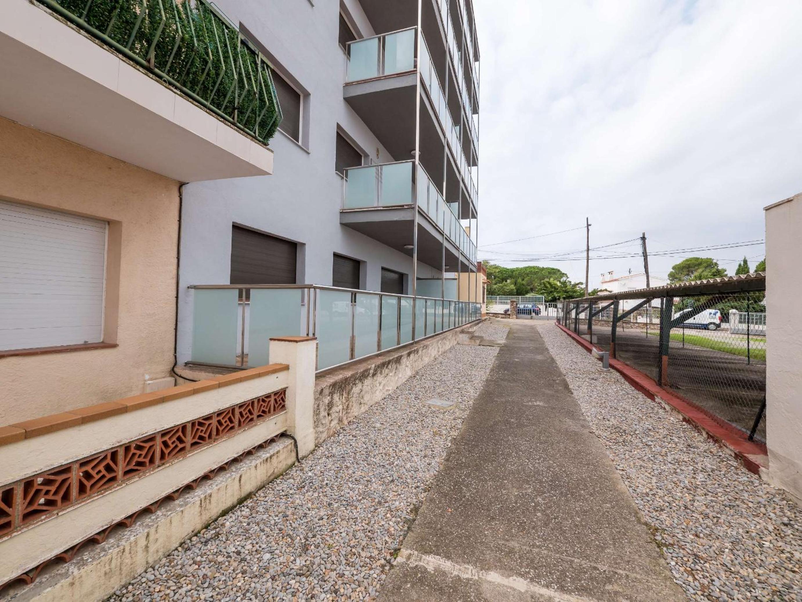 Apartment with community pool for 4 people photo 2
