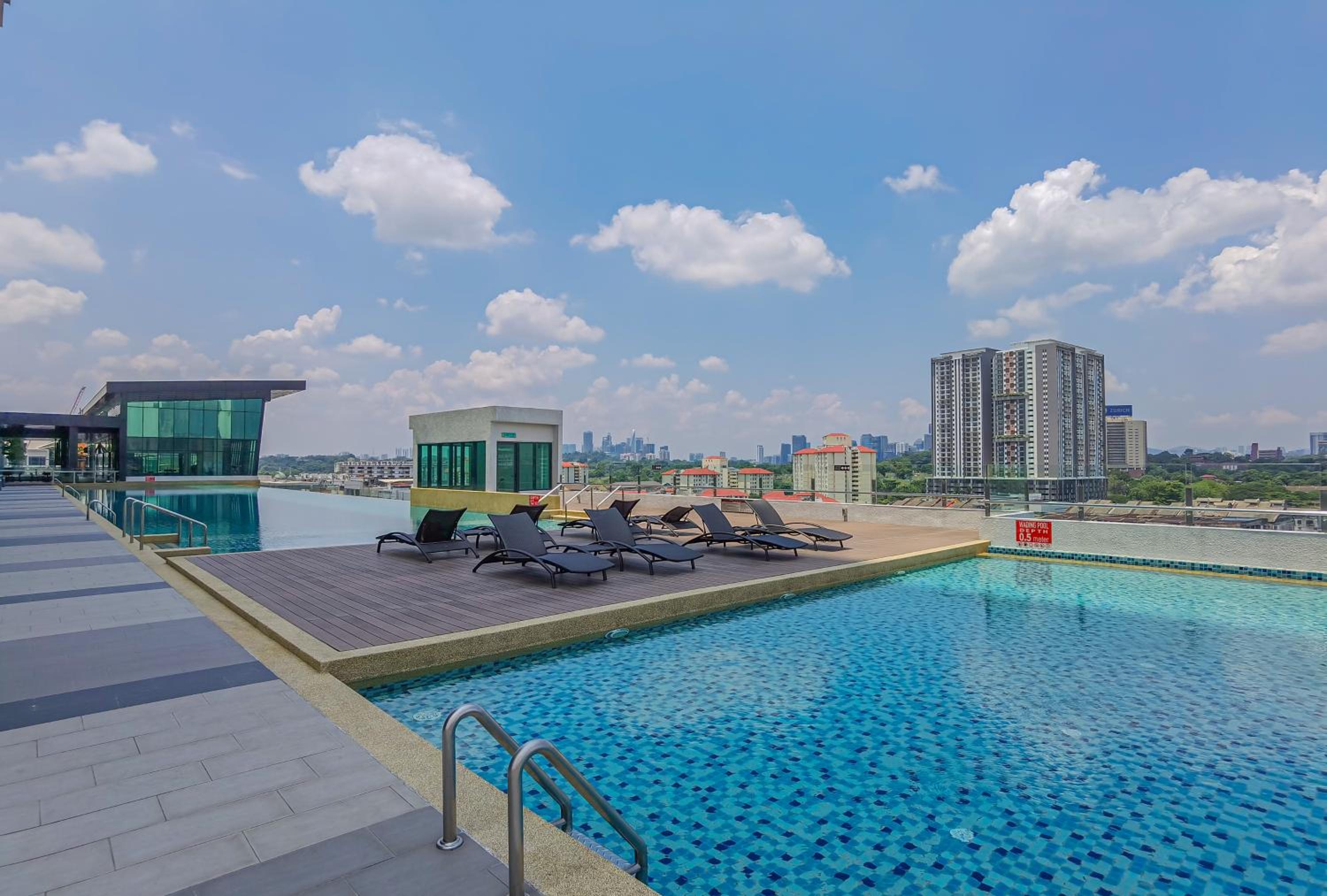 Lovely 2 bedroom w Pool for 6 pax - Chan Sow Lin
