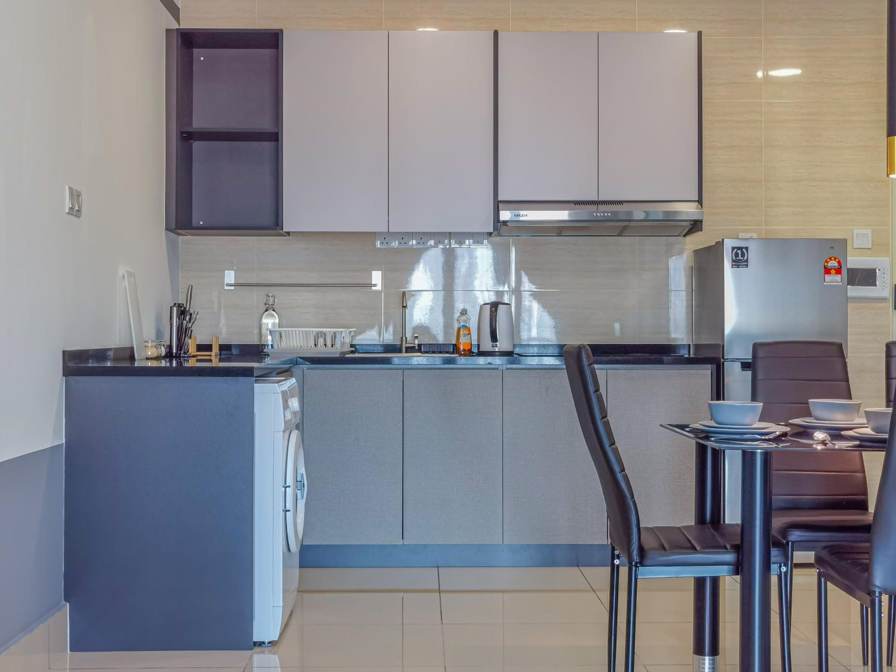Lovely 2 bedroom w Pool for 6 pax - Chan Sow Lin