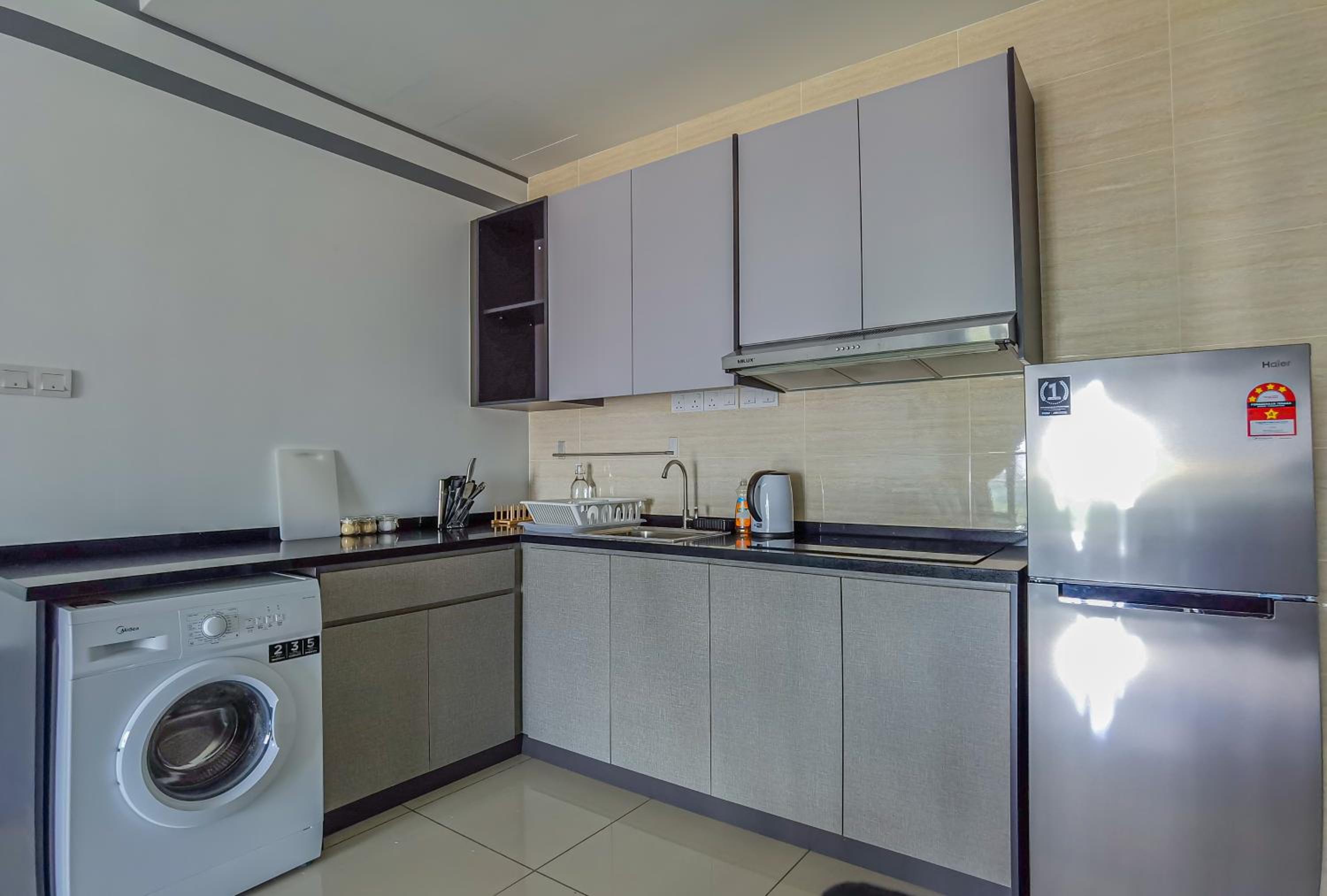Lovely 2 bedroom w Pool for 6 pax - Chan Sow Lin