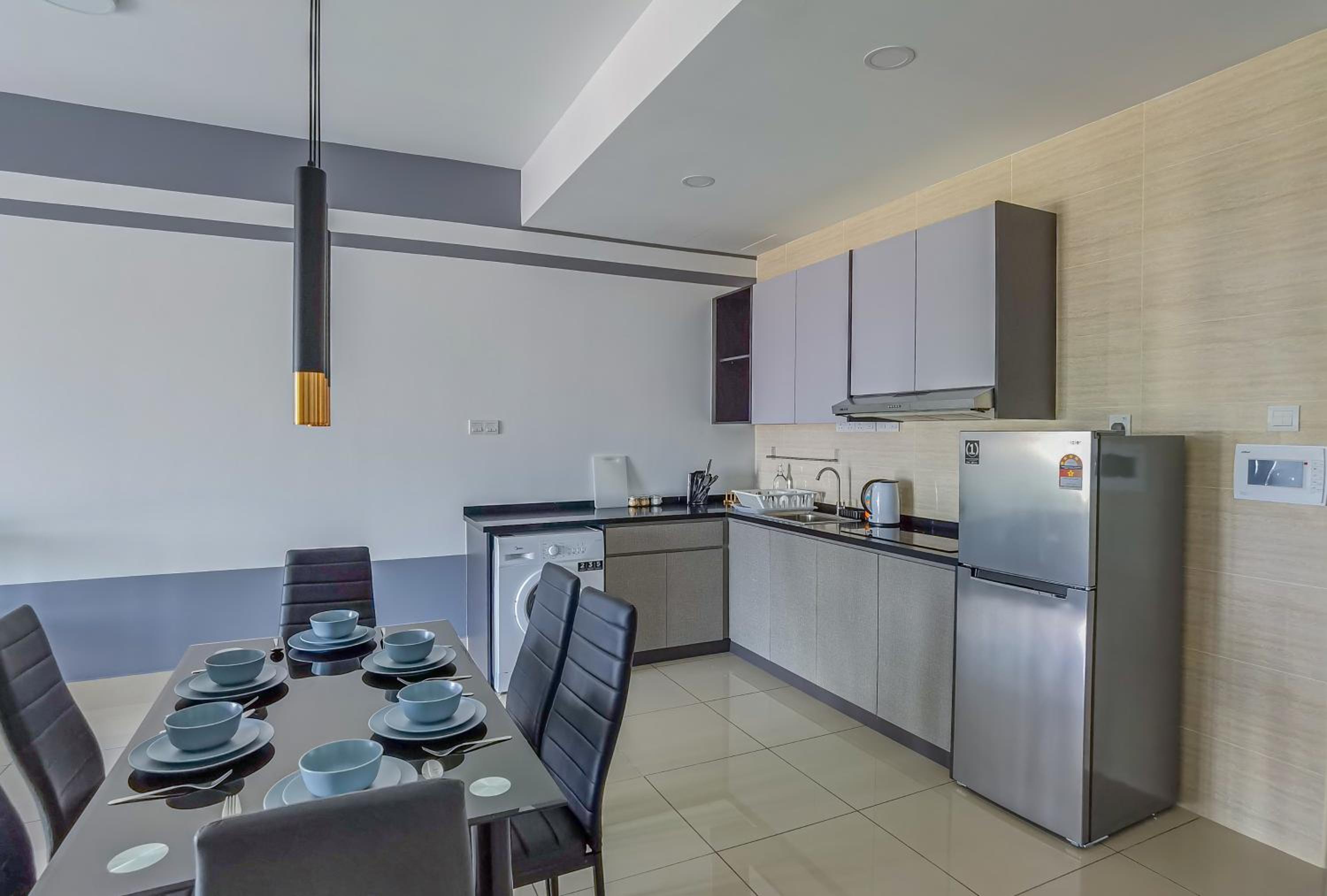 Lovely 2 bedroom w Pool for 6 pax - Chan Sow Lin