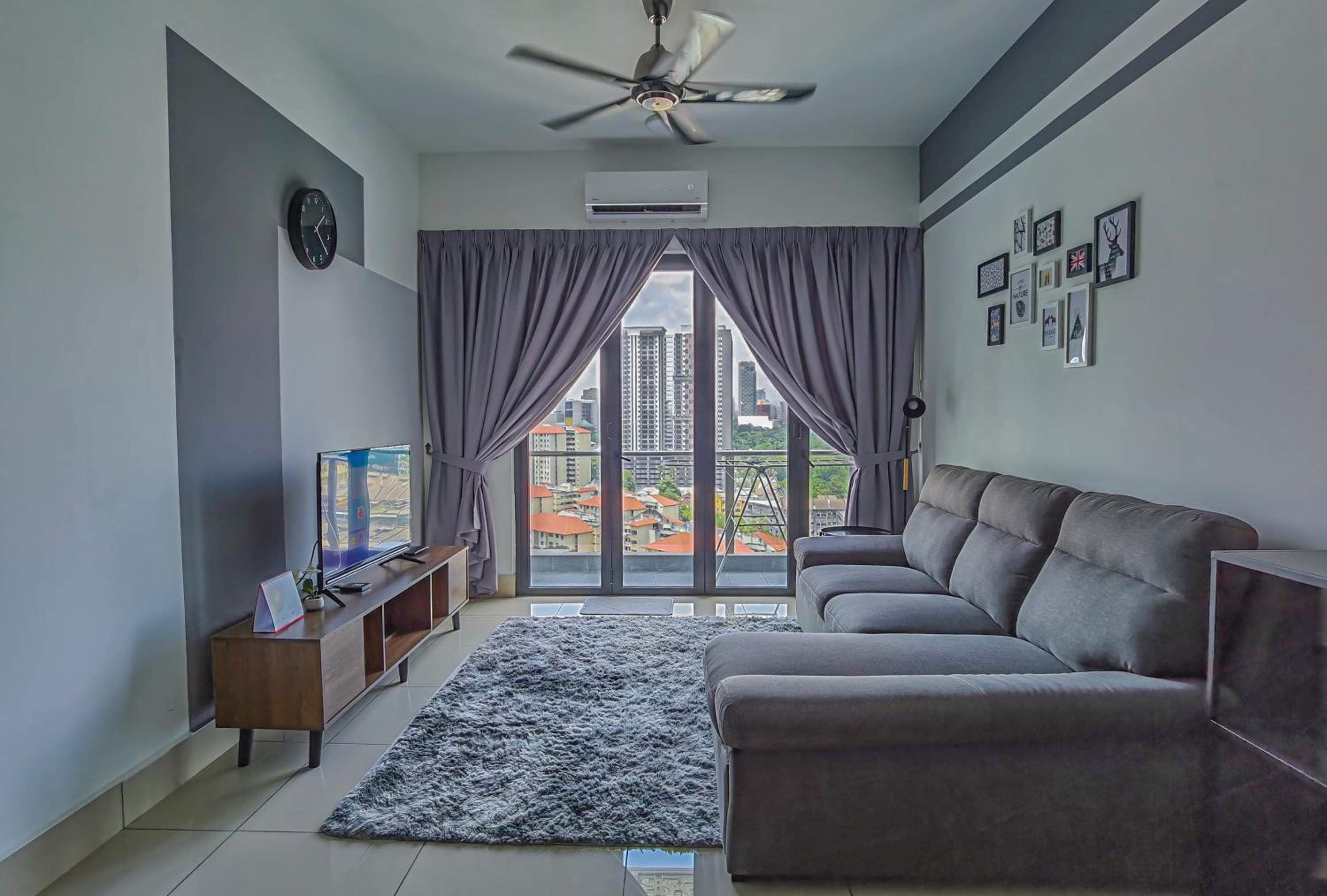 Lovely 2 bedroom w Pool for 6 pax - Chan Sow Lin