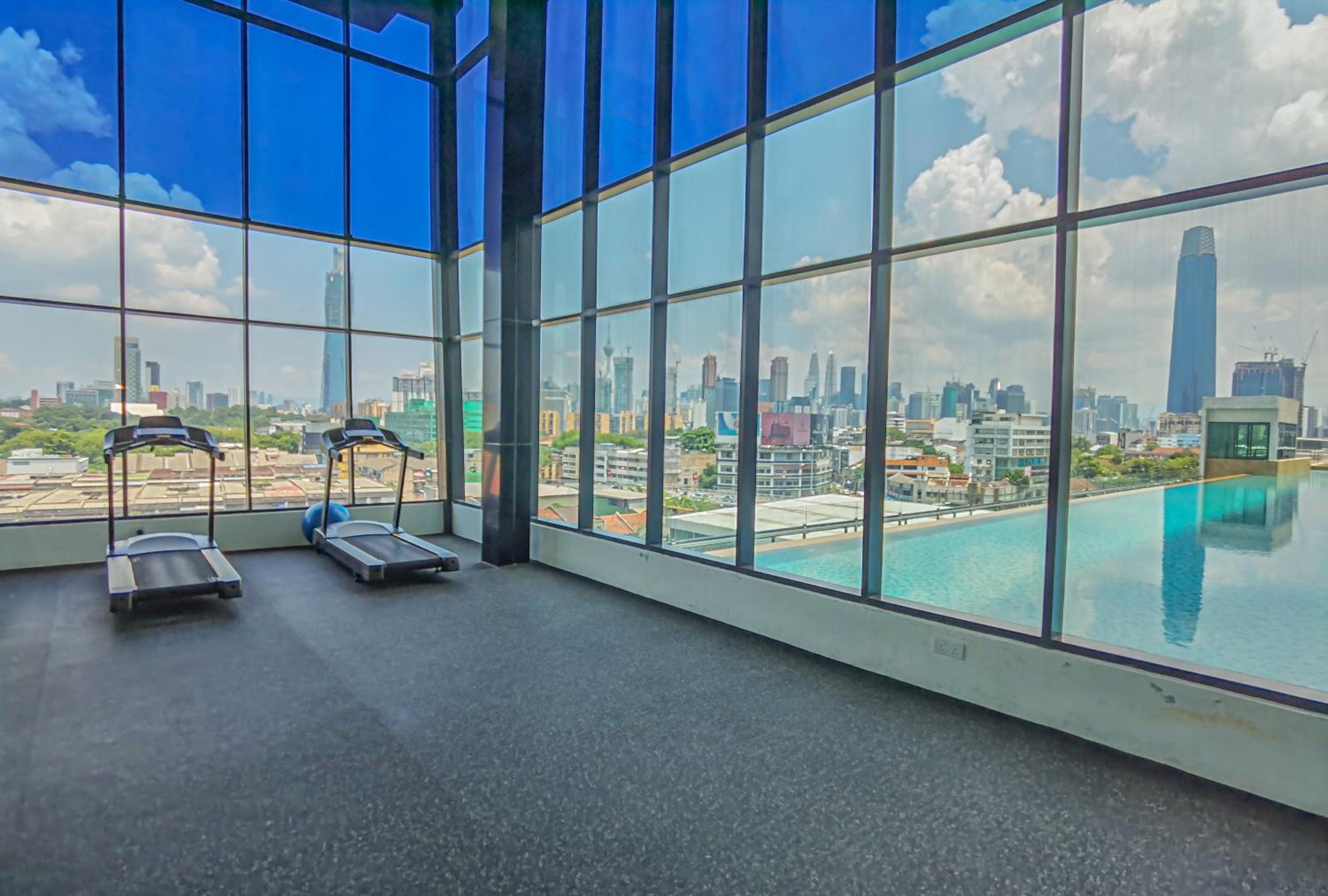 Lovely 2 bedroom w Pool for 6 pax - Chan Sow Lin