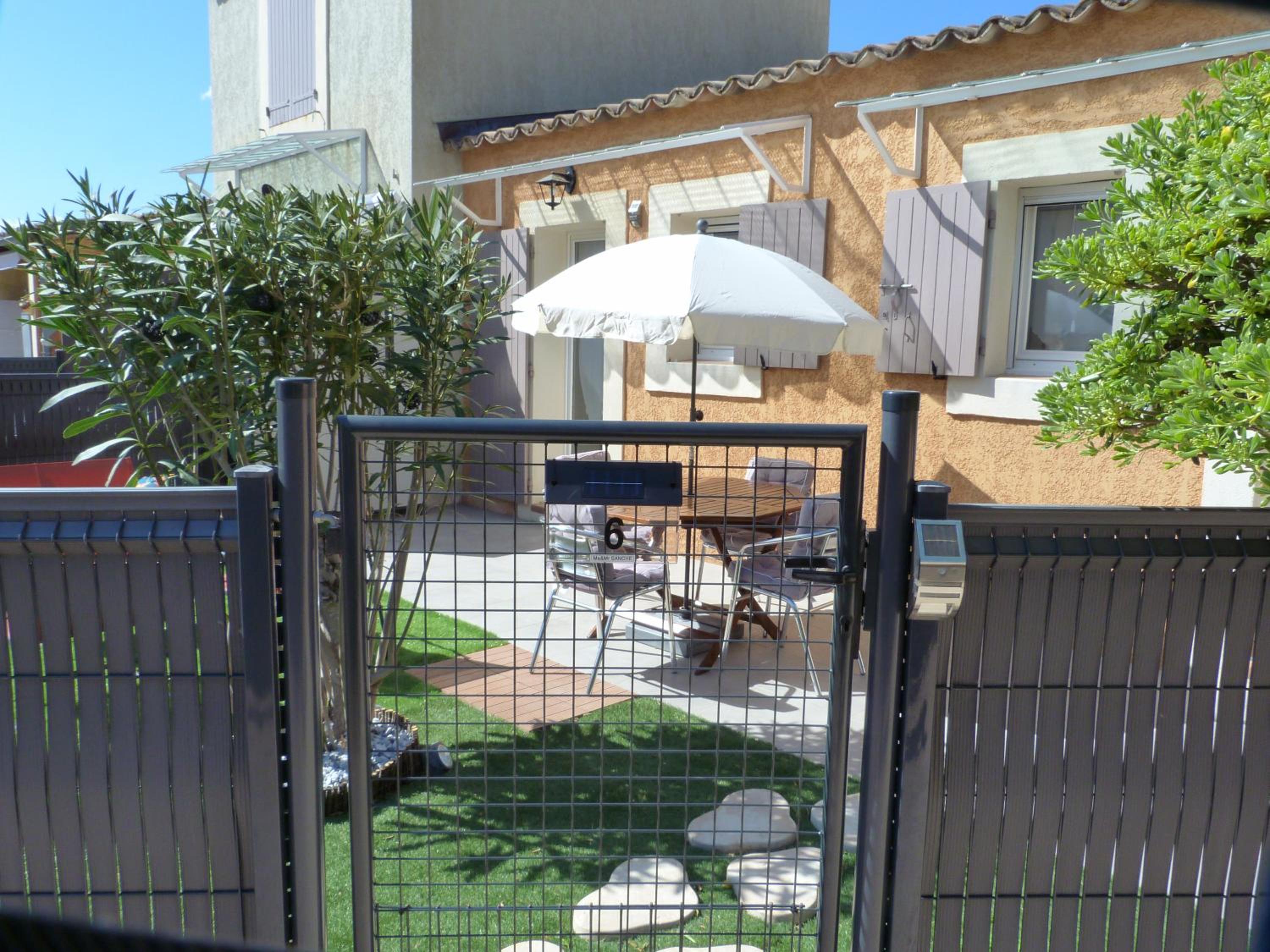 appart cosy avec son exterieur chaleureux,piscine et parking prive view 4