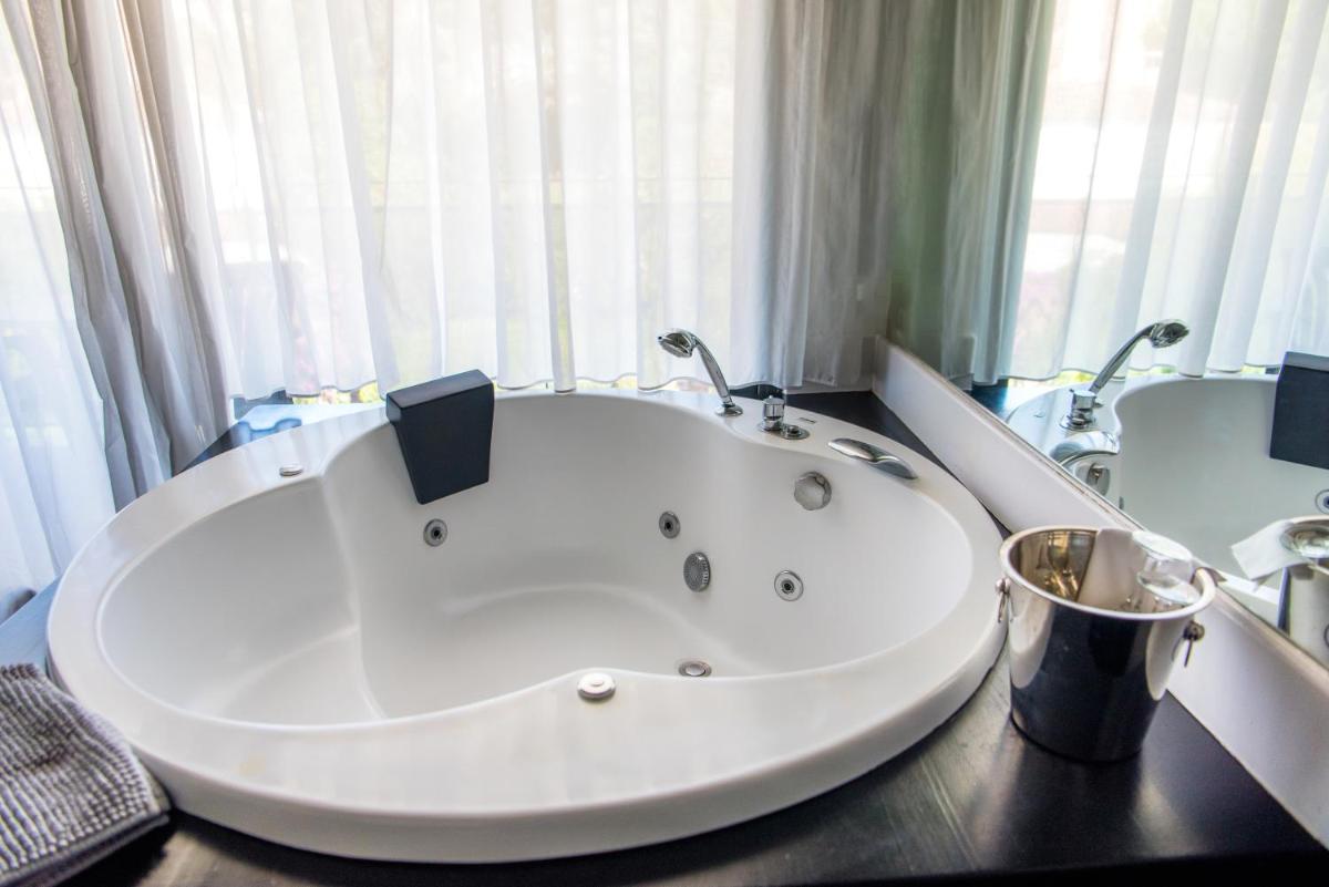 Jacuzzi