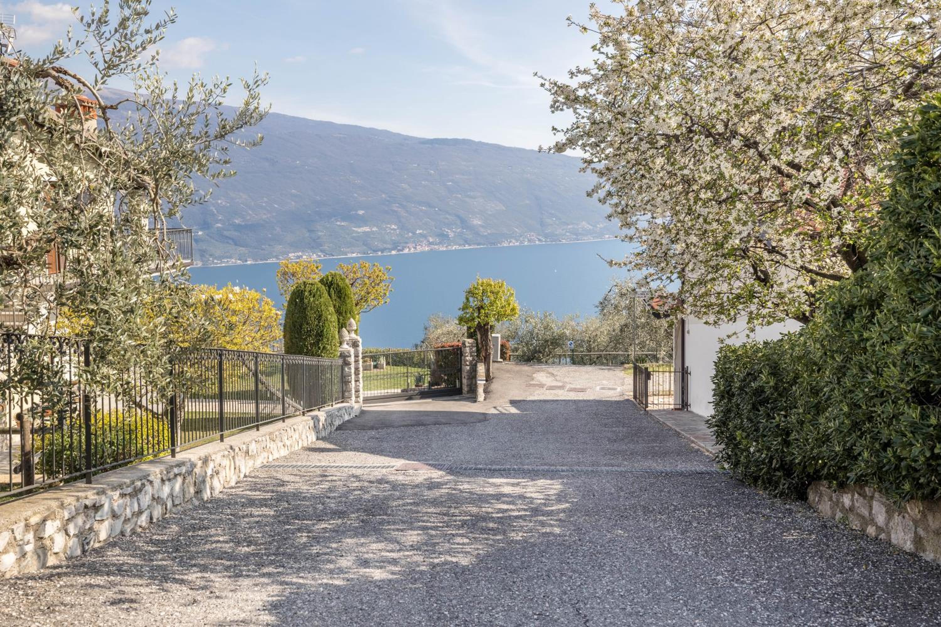 Suite Perlago view 5