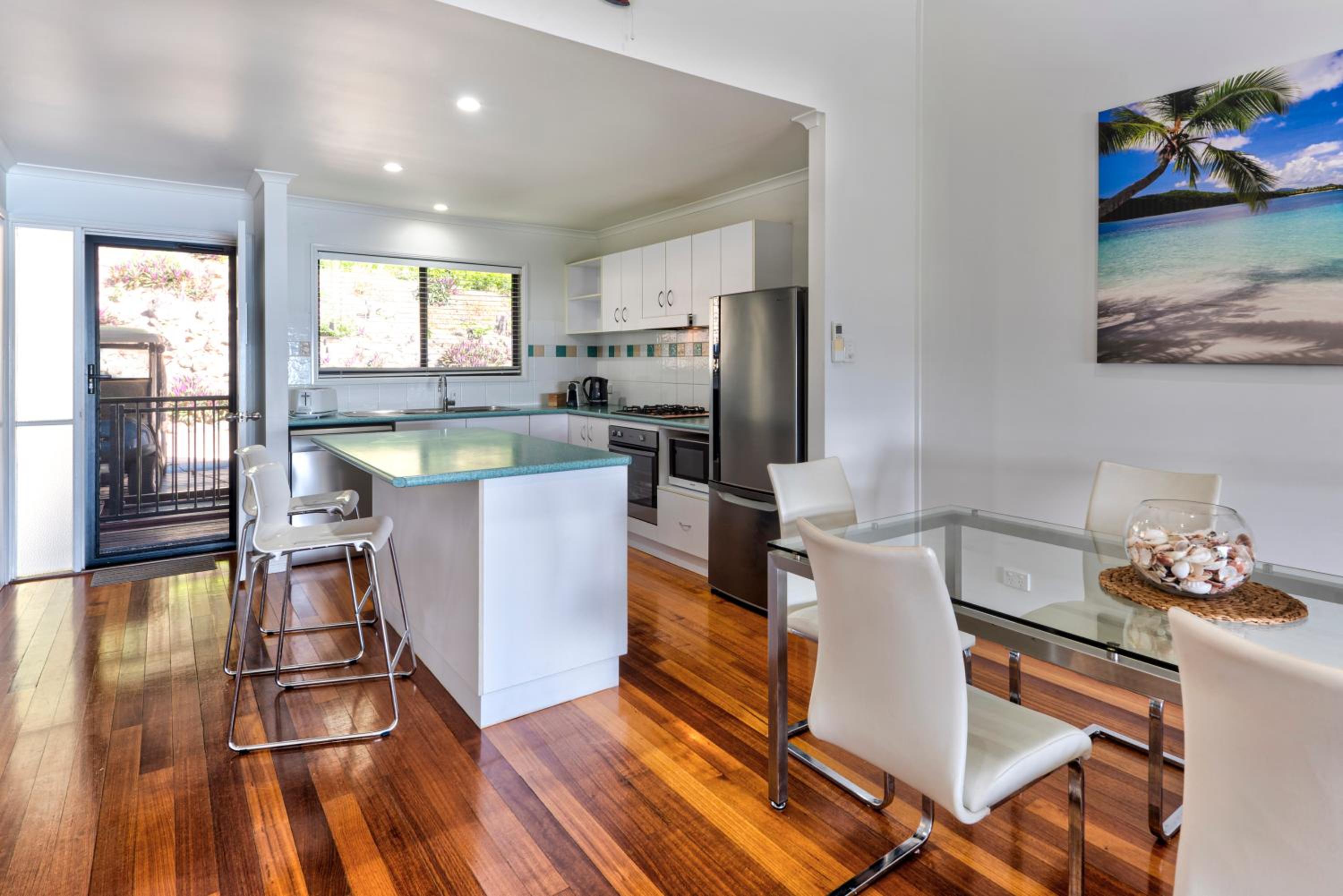 The Panorama 3, Hamilton Island 2 Bedroom 2 Bathroom Ocean View Modern Apartment