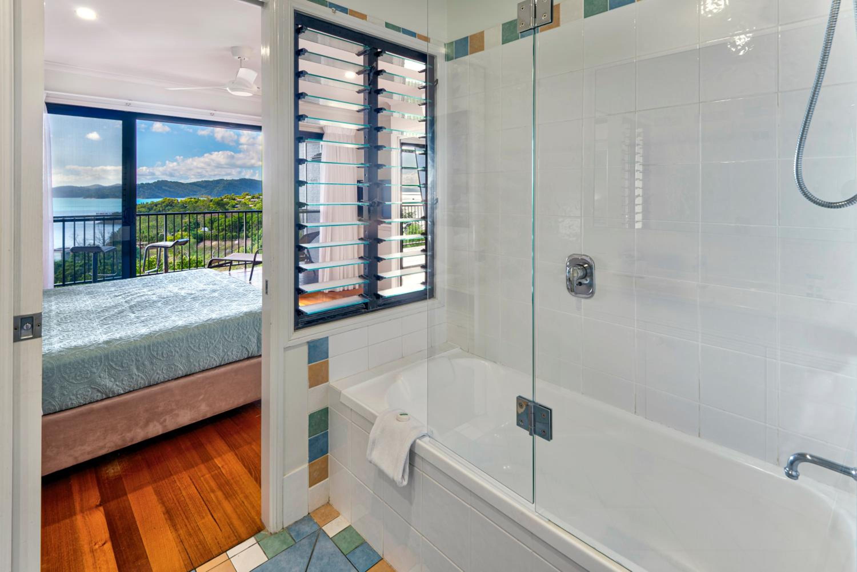 The Panorama 3, Hamilton Island 2 Bedroom 2 Bathroom Ocean View Modern Apartment
