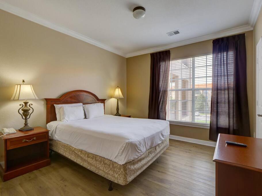 Poolside condo at Tuscana Resort with Hot Tub