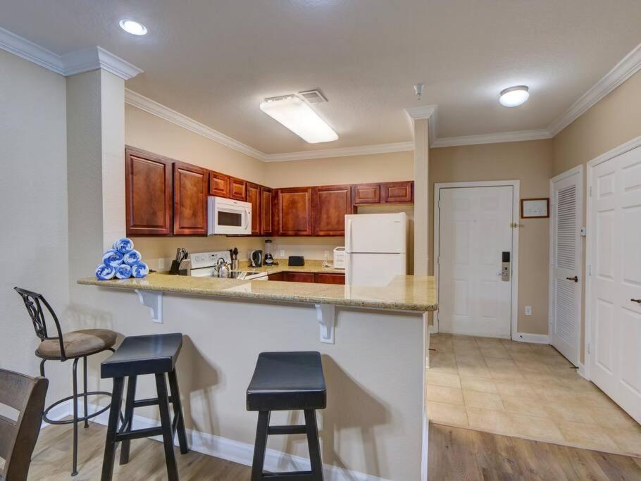 Poolside condo at Tuscana Resort with Hot Tub