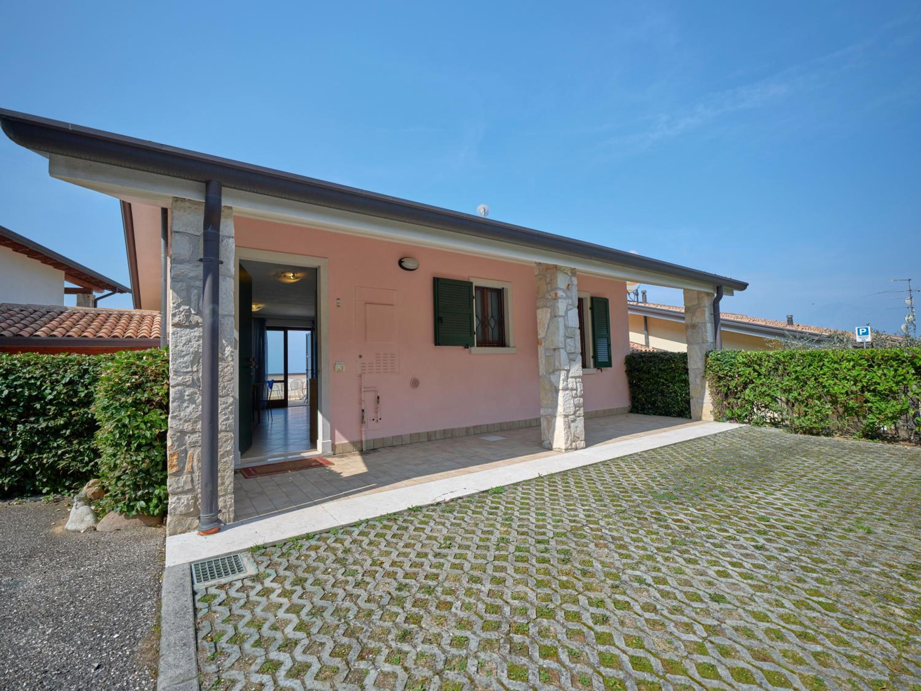 Hotel ApartmentsGarda - Canevini Residence - Image 1