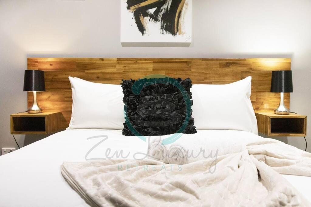 Zenhouse 5BR Family-Pet Retreat Bar & Private Pool