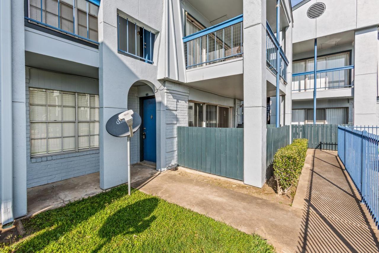 Great Location next to Kema, NASA, Ocean, Houston view 4