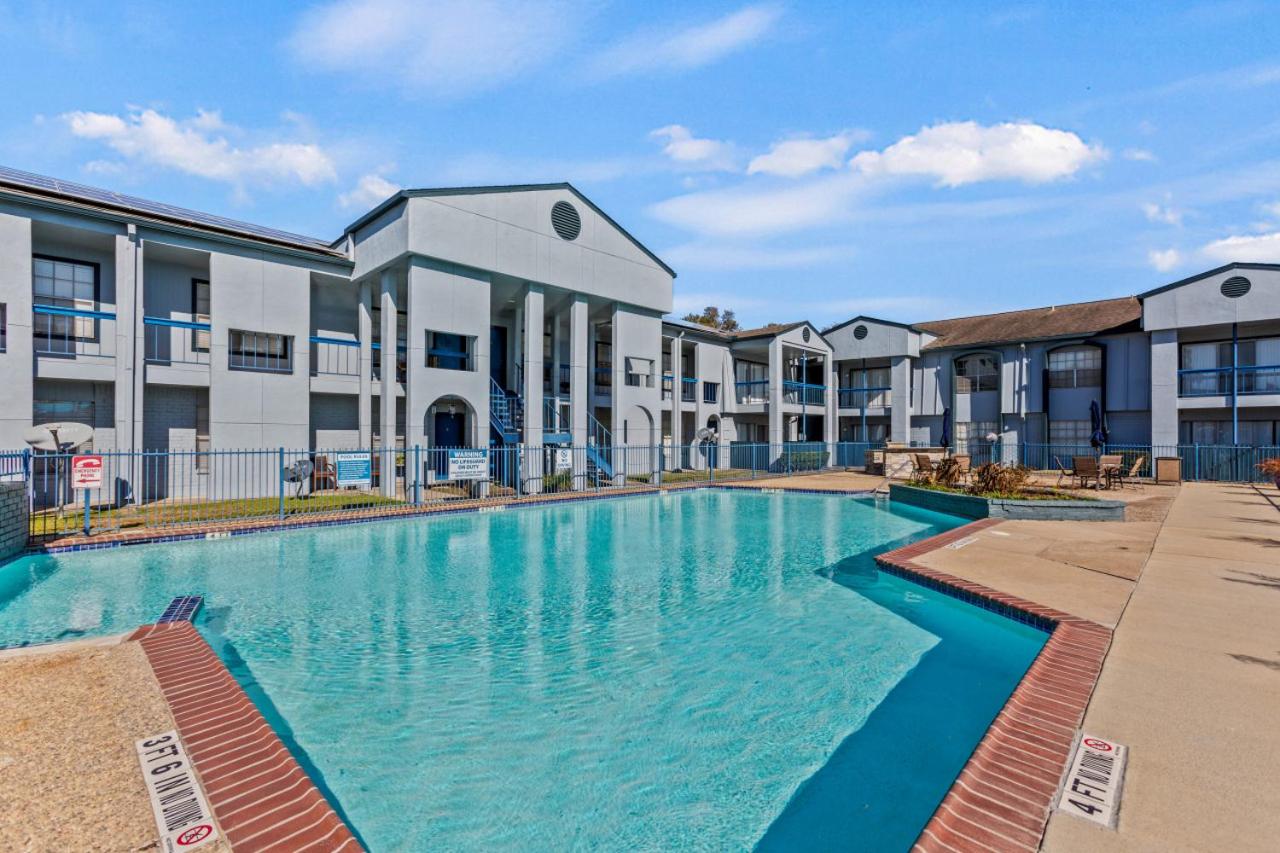 Great Location next to Kema, NASA, Ocean, Houston view 5