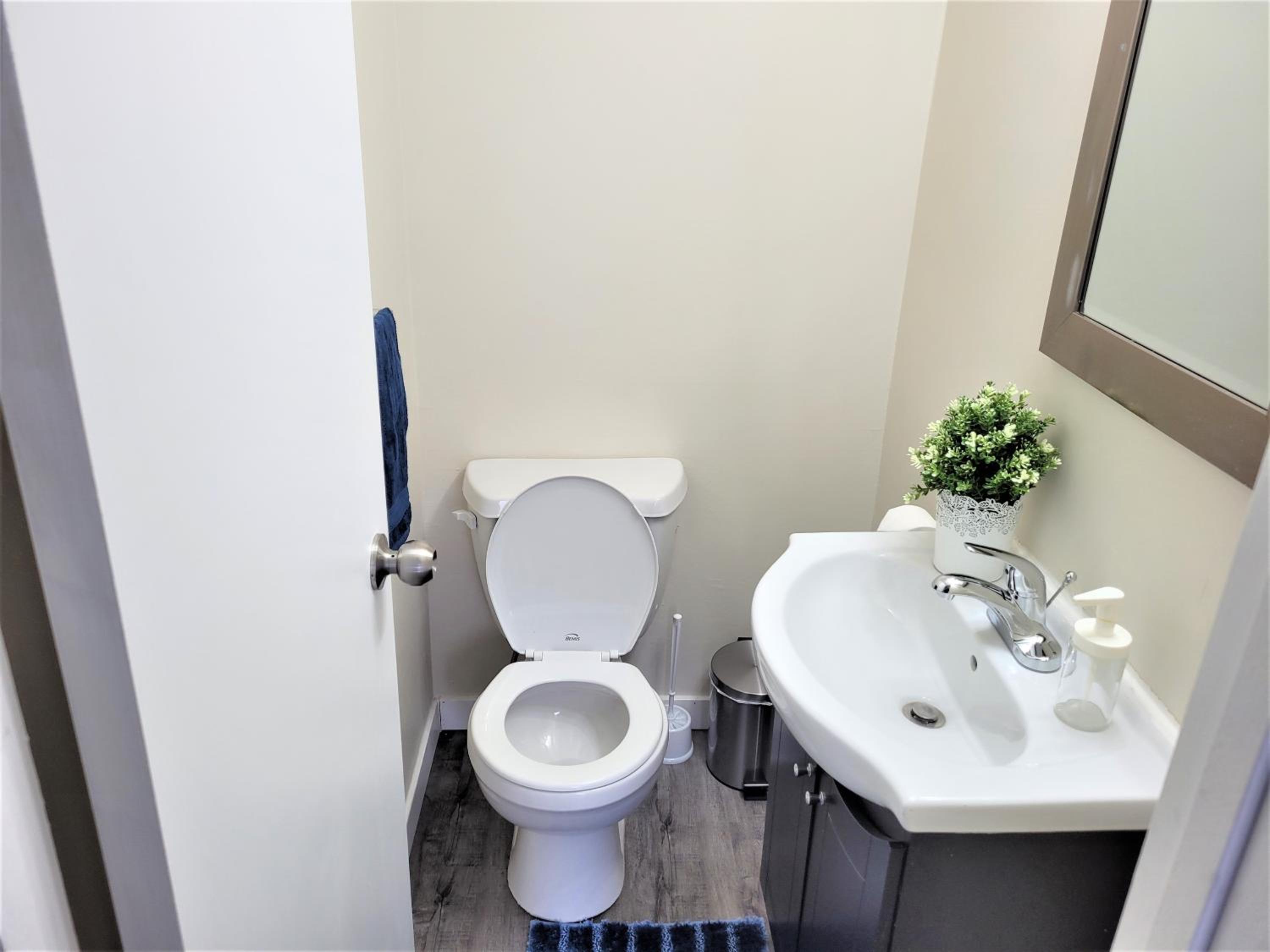 Cozy 4 bedroom townhouse - peaceful feel of home