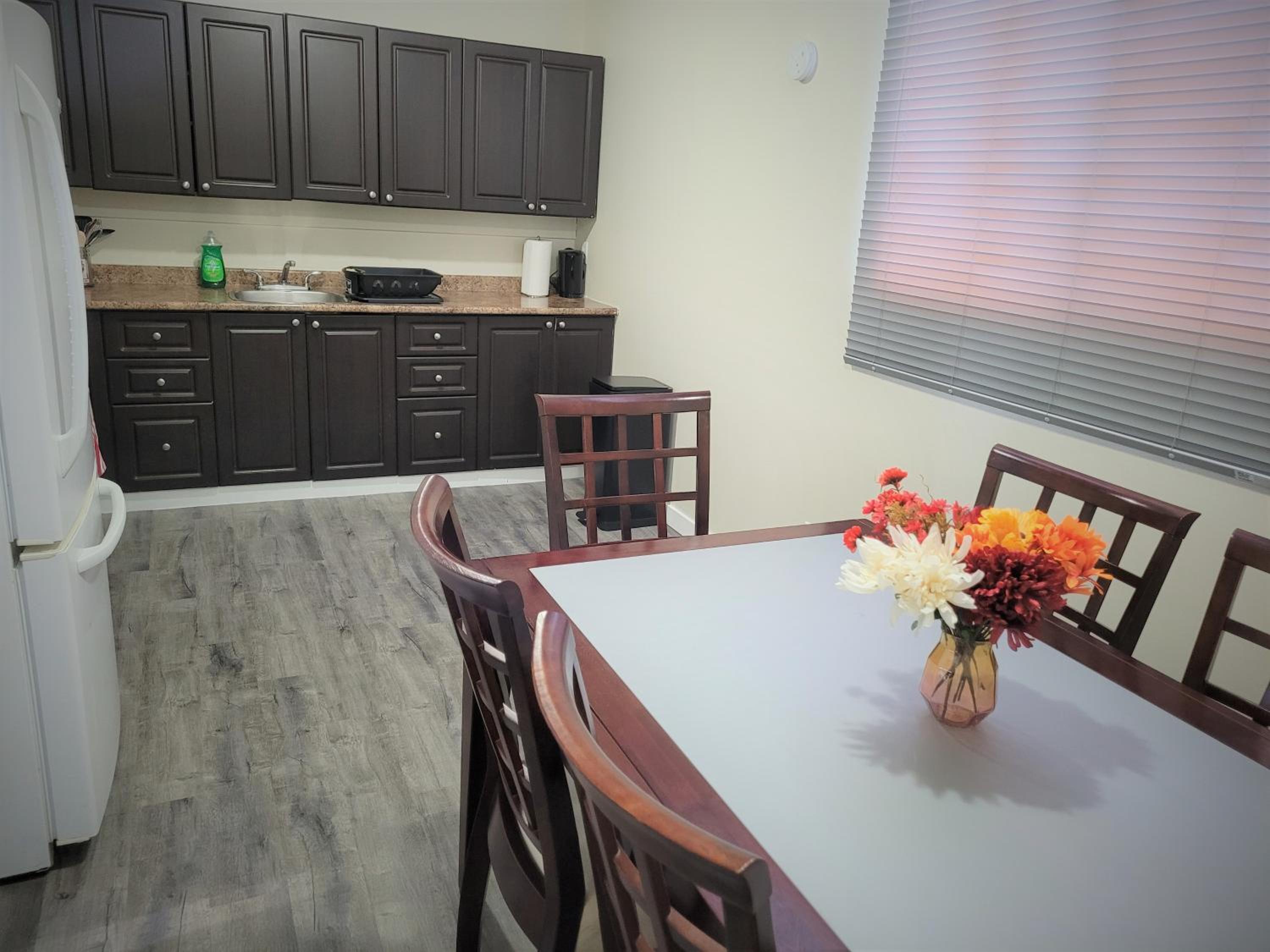 Cozy 4 bedroom townhouse - peaceful feel of home