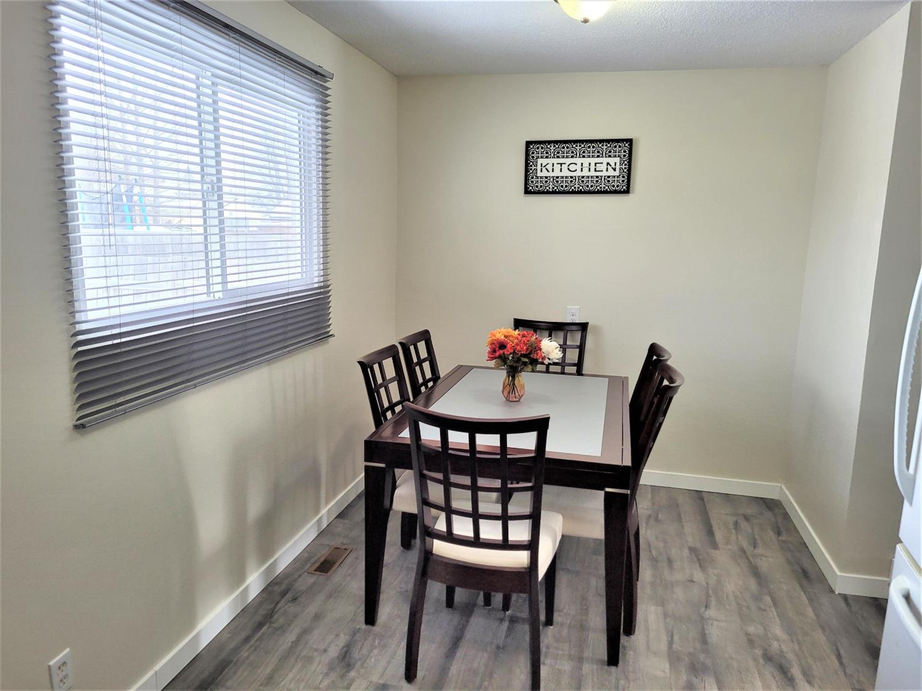 Cozy 4 bedroom townhouse - peaceful feel of home