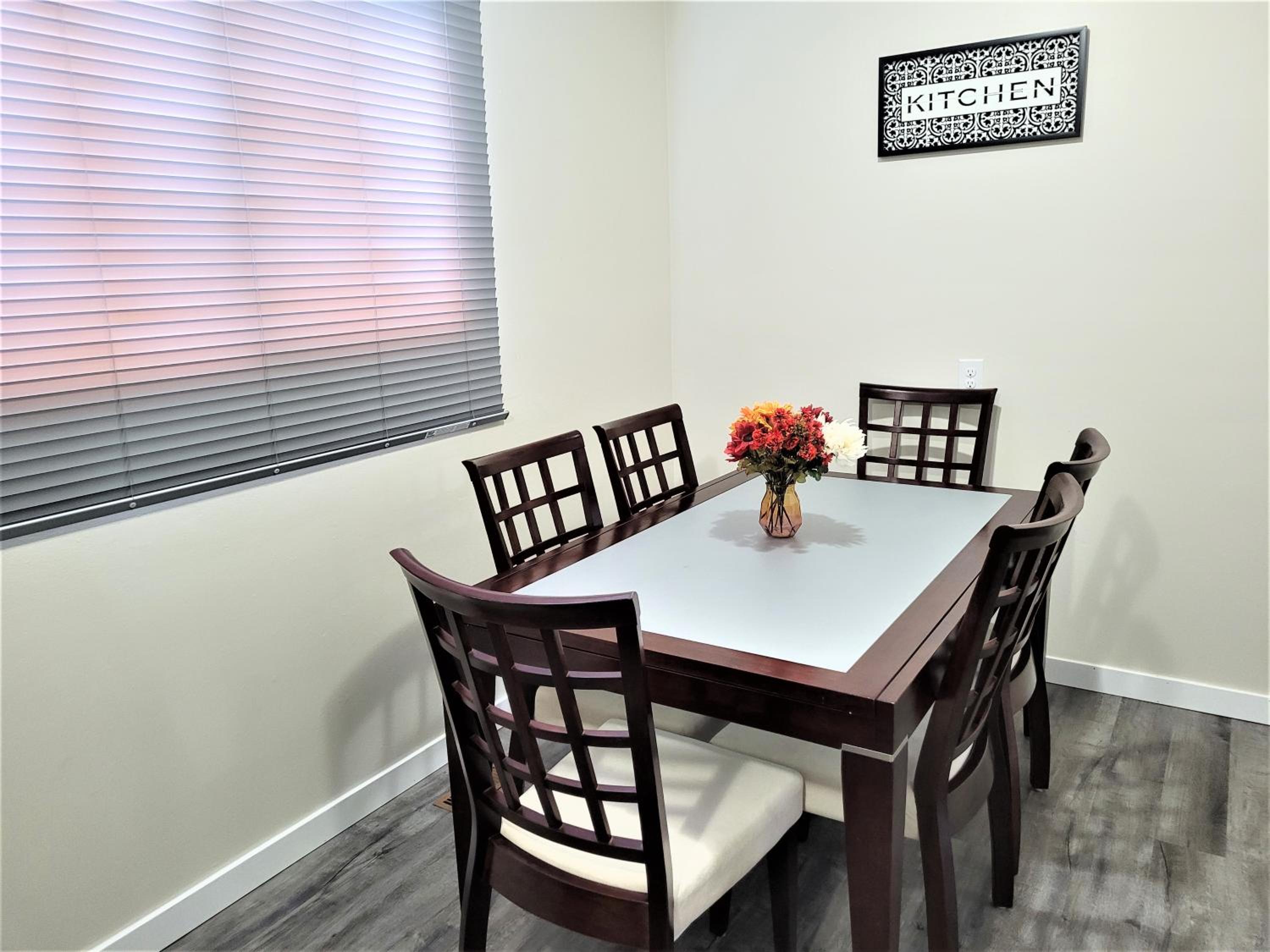 Cozy 4 bedroom townhouse - peaceful feel of home